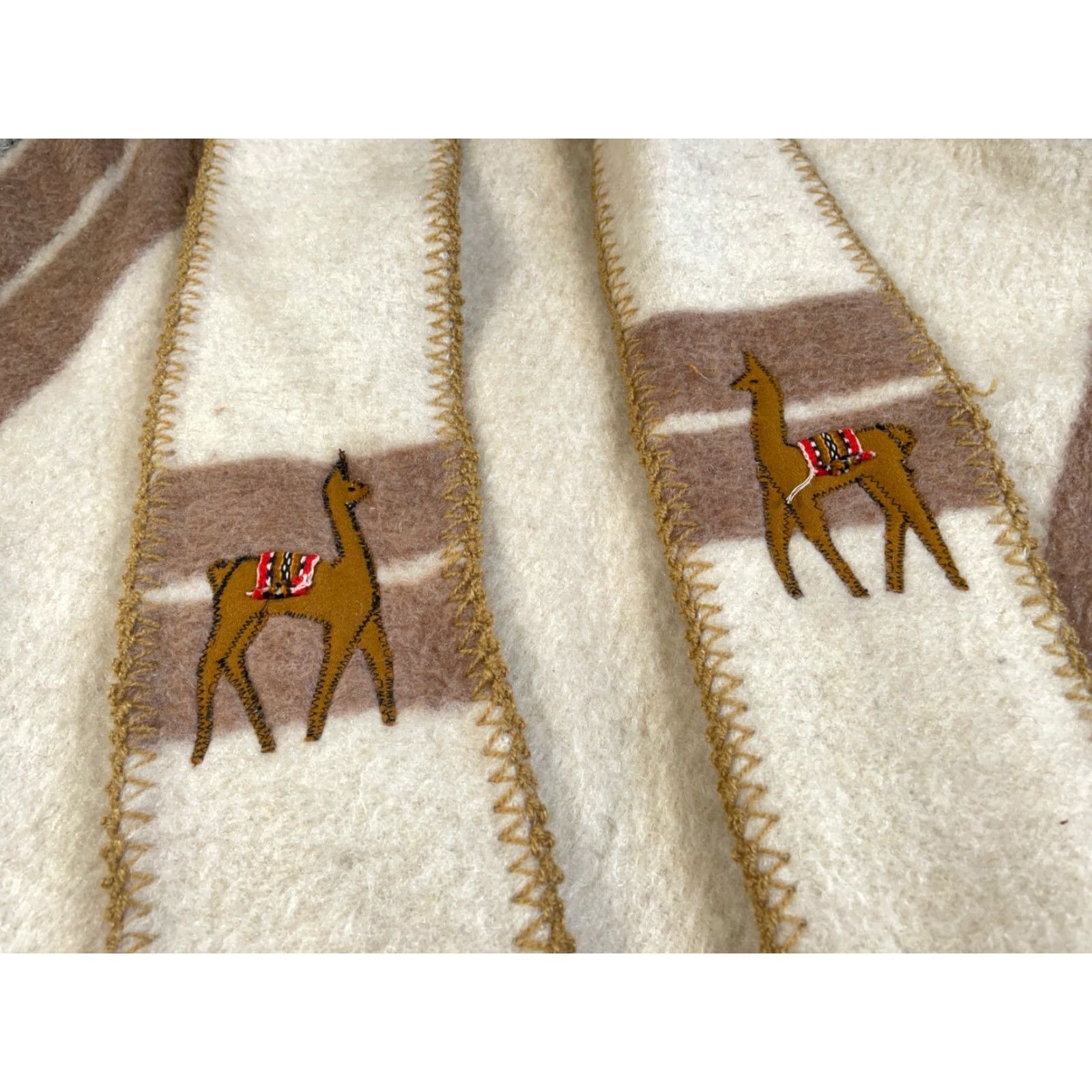 Vintage VINTAGE Alpaca Wool Fringe Poncho Cape Women's One Size Ivory Brown Bohemian Style Poncho Size ONE SIZE - 7 Thumbnail
