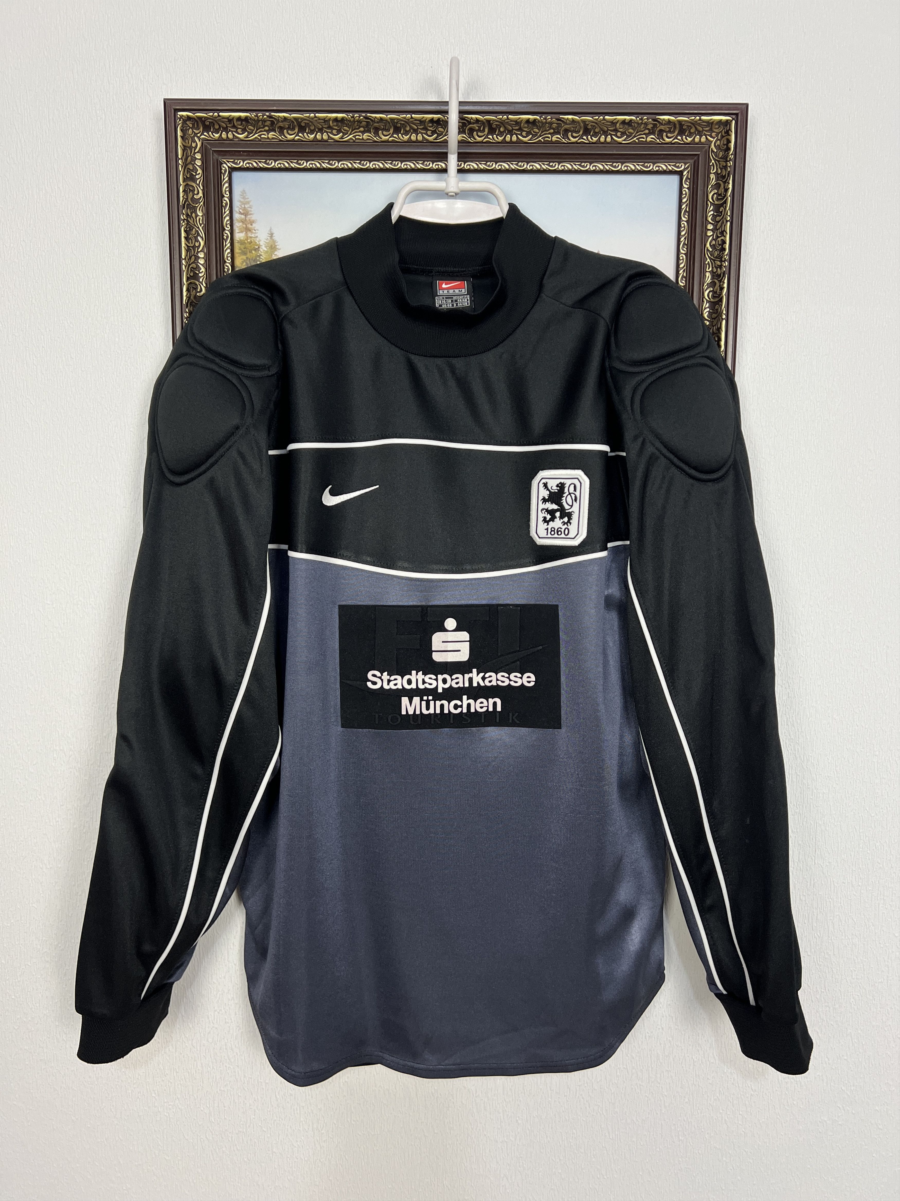 Nike 1860 Munich Special football shirt Goalkeeper Jersey Trikot Size US S / EU 44-46 / 1 - 1 Thumbnail
