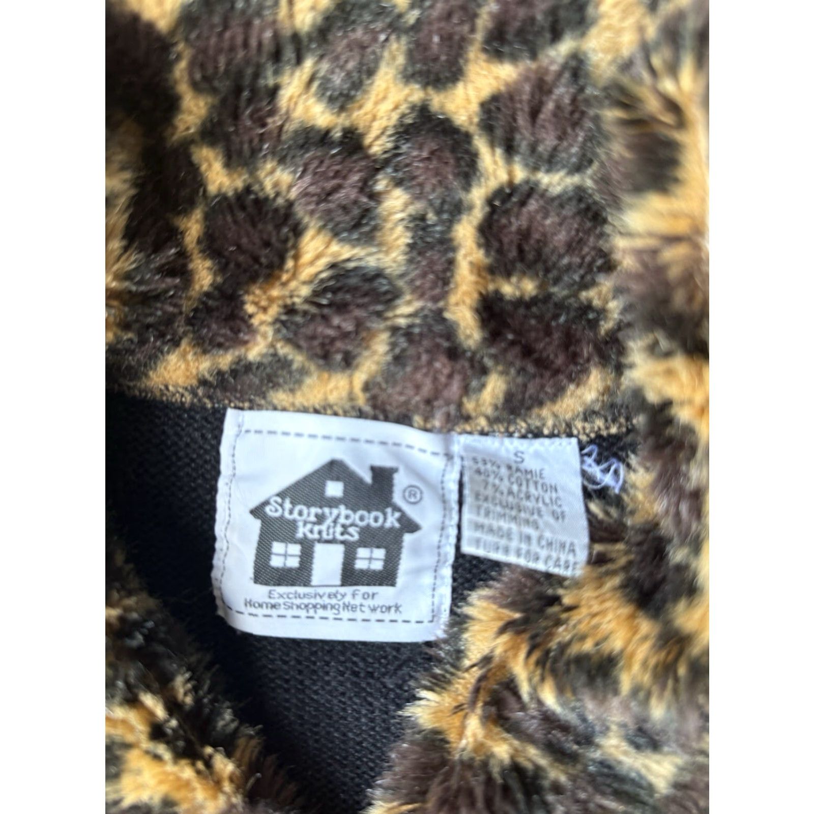 Vintage VINTAGE Storybook Knits Cheetah Cardigan Sweater Womens Small Cardigan Knits 90s Blue Cotton Lightweight Knit Casual Womens Size S / US 4 / IT 40 - 2 Thumbnail