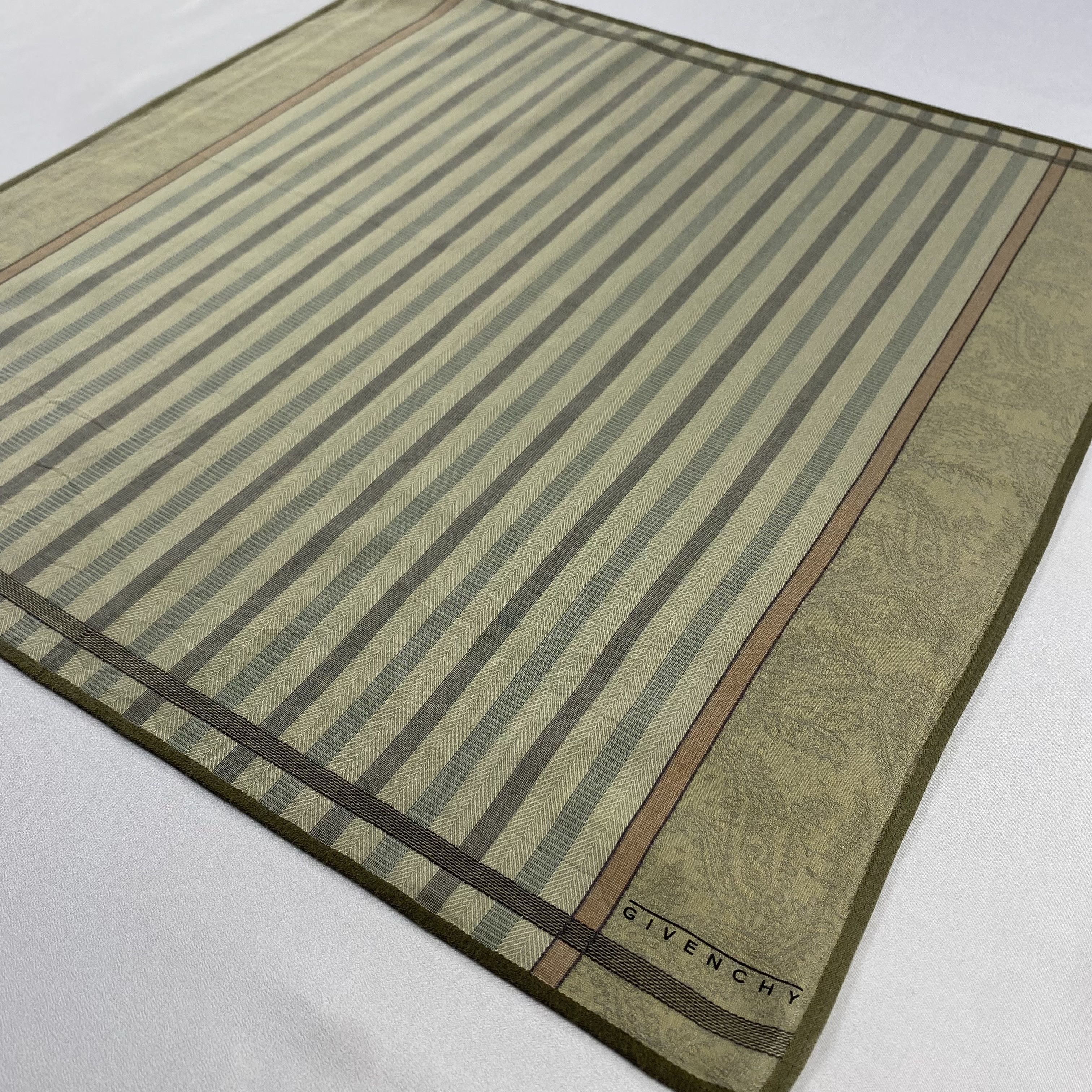 Vintage Givenchy Bandana/ Handkerchief / Neckerchief-P786 Size ONE SIZE - 2 Thumbnail