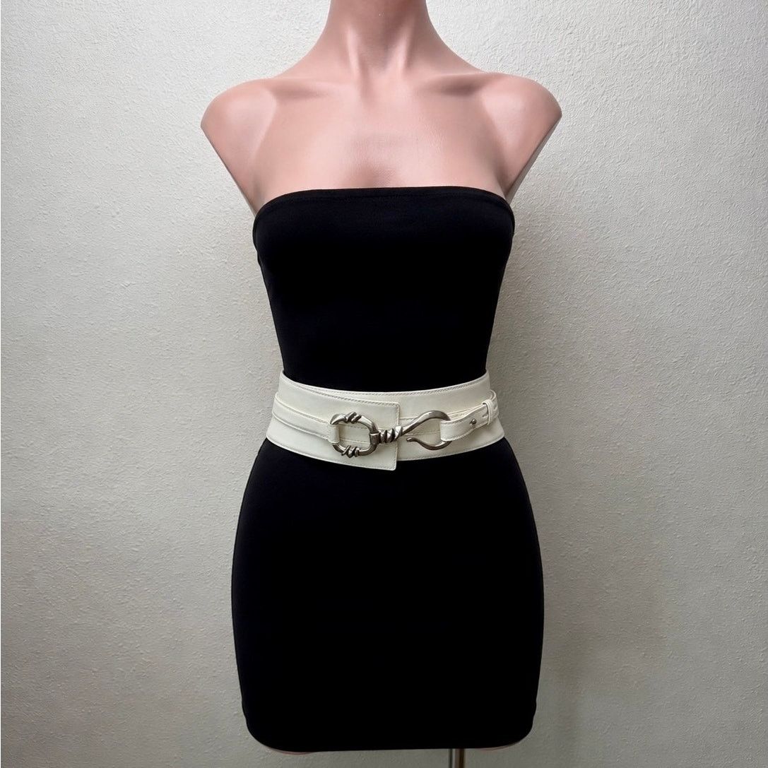 Alexander McQueen Ivory Calf Leather Wide Hook Waist Belt display picture 1