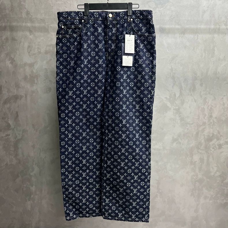 Louis Vuitton Louis Vuitton 24 Black Logo Jacquard Mid-Rise Button Strai Size US 36 / EU 52 - 1 Thumbnail