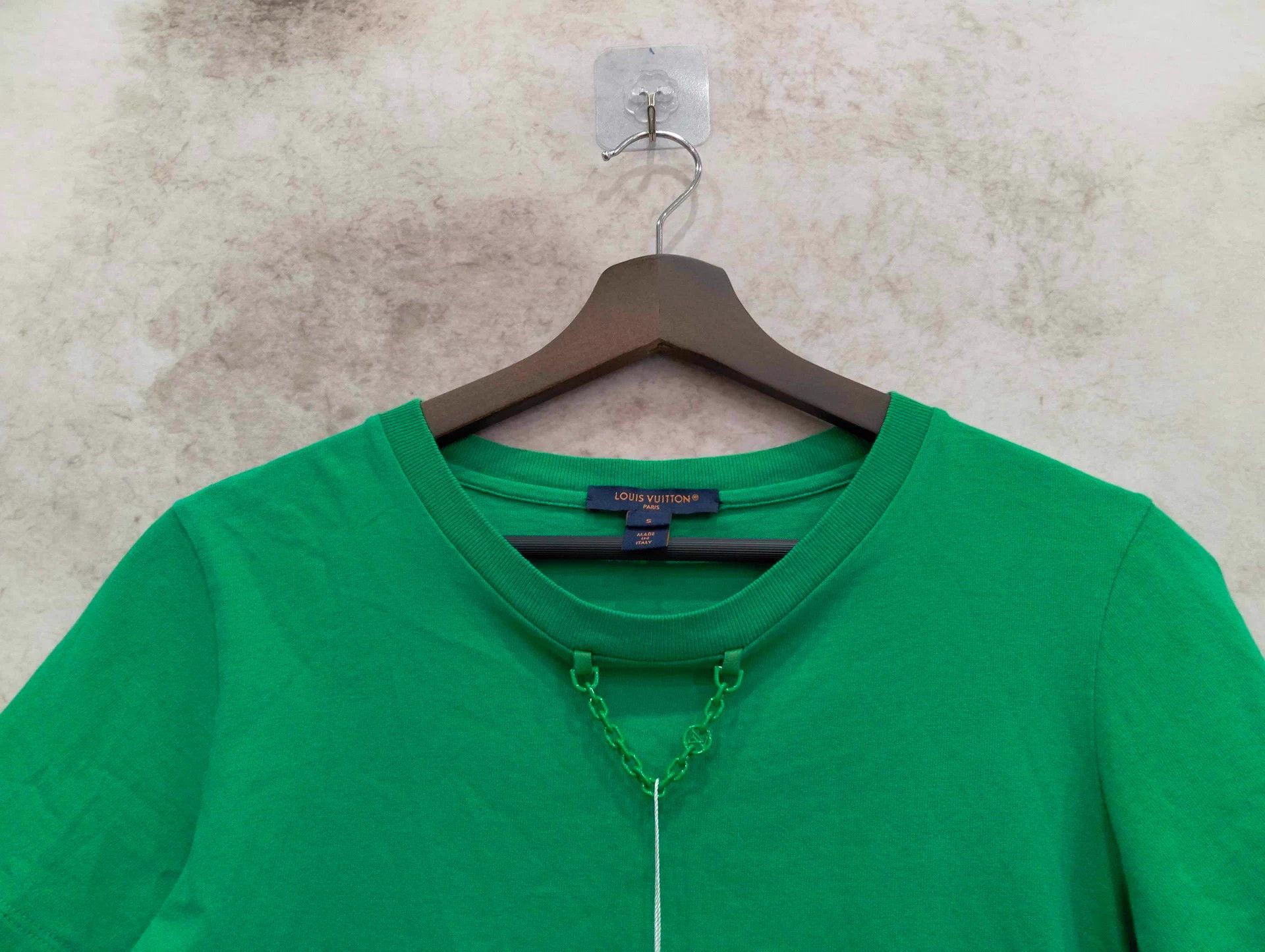 Louis Vuitton LV green short chain short sleeve T-shirt S Size S / US 4 / IT 40 - 6 Thumbnail