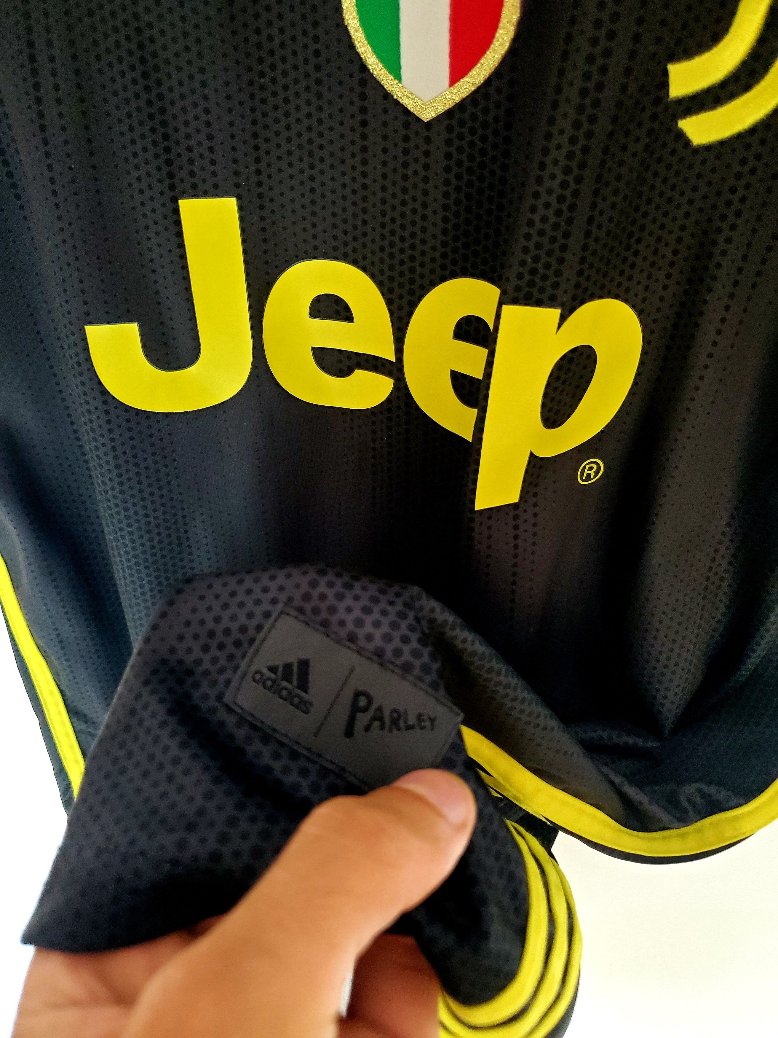 Other Juventus 2018 - 2019 football soccer jersey # 7 Ronaldo L Size US L / EU 52-54 / 3 - 5 Thumbnail