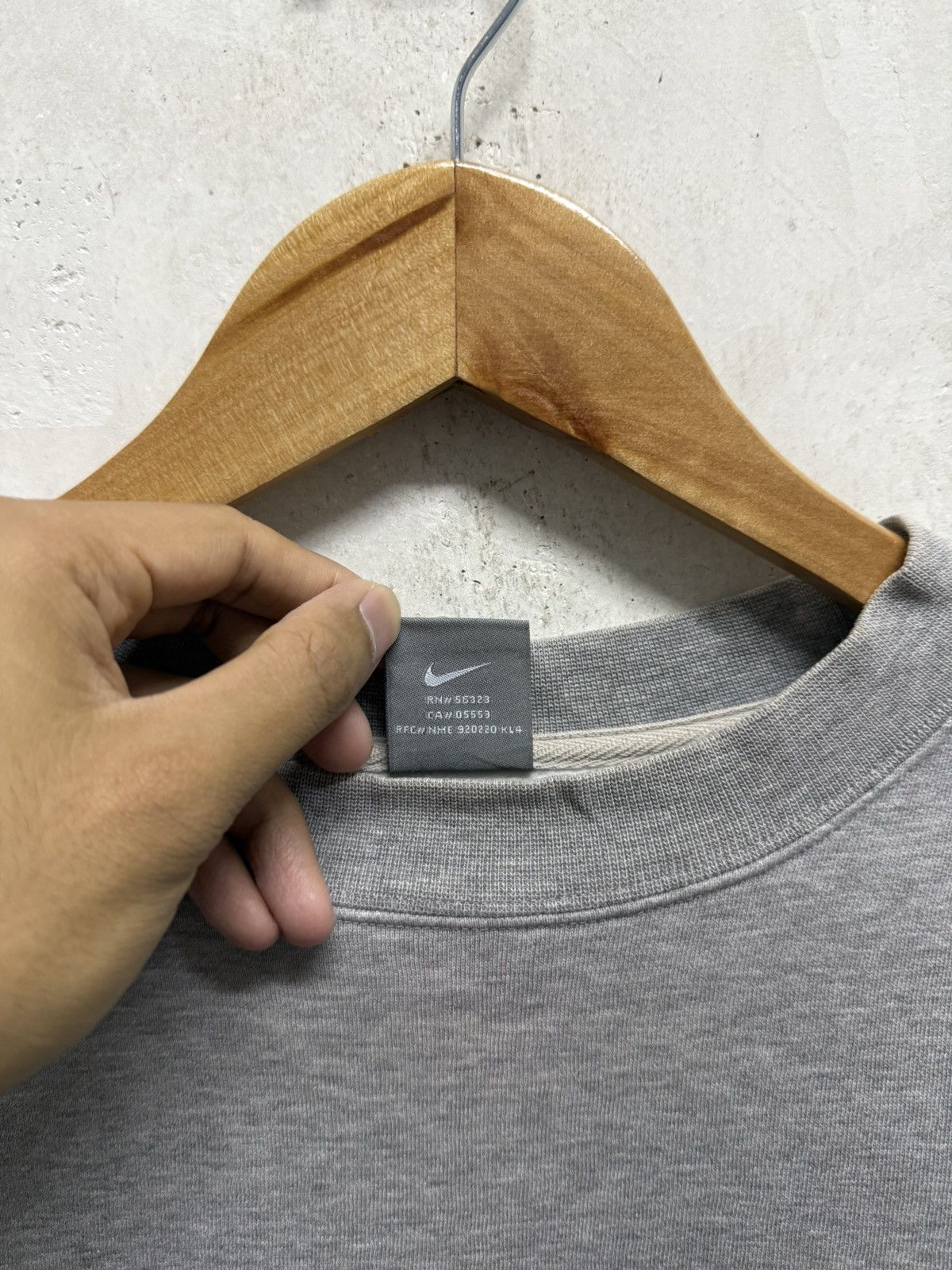 Nike 2000s Distressed Nike-Air is Not a Shoe Crewneck Size US L / EU 52-54 / 3 - 10 Thumbnail