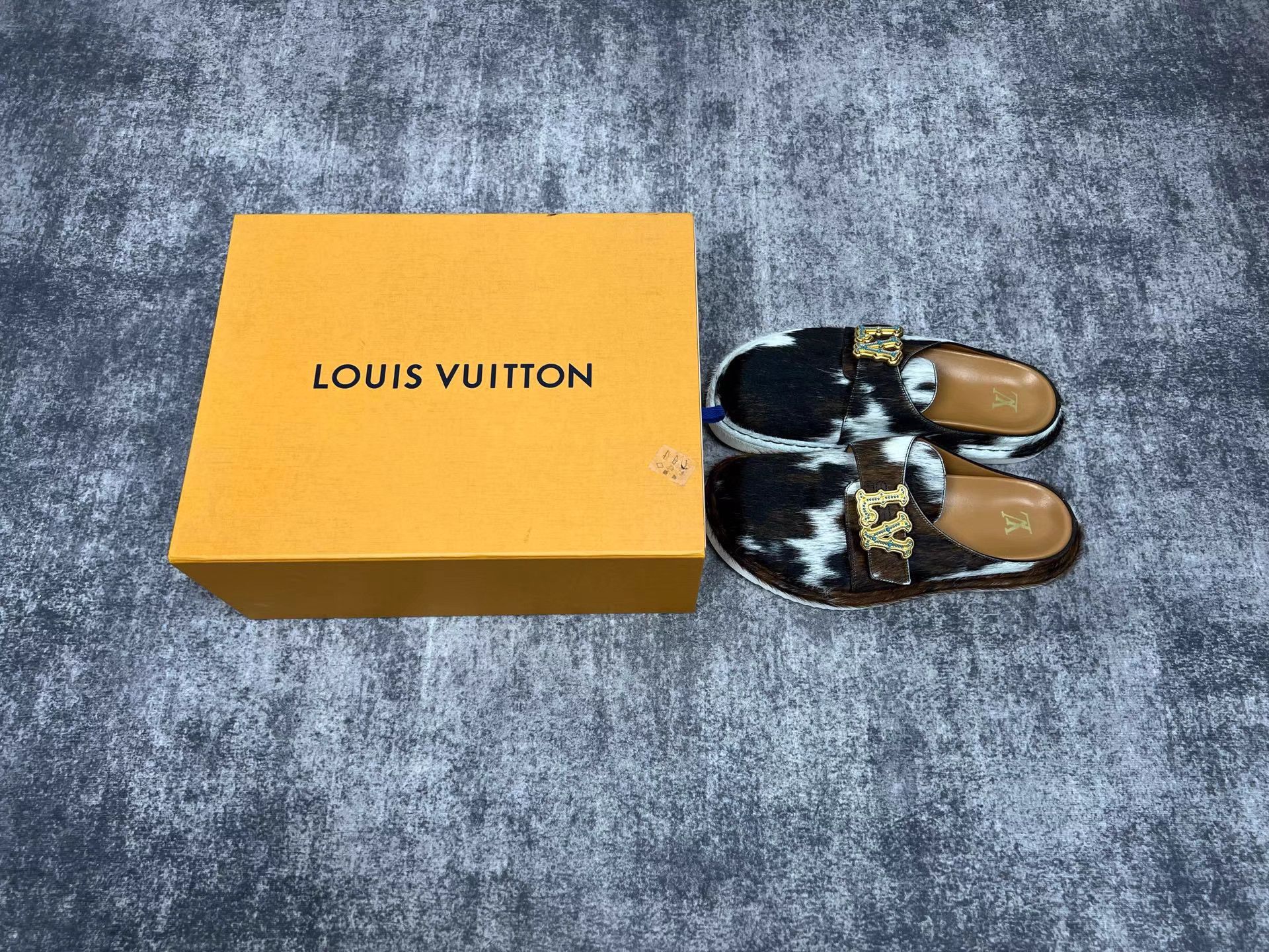 Louis Vuitton LV EASY Suede Birkenstock Slippers K1 Size US 7 / EU 40 - 1 Thumbnail
