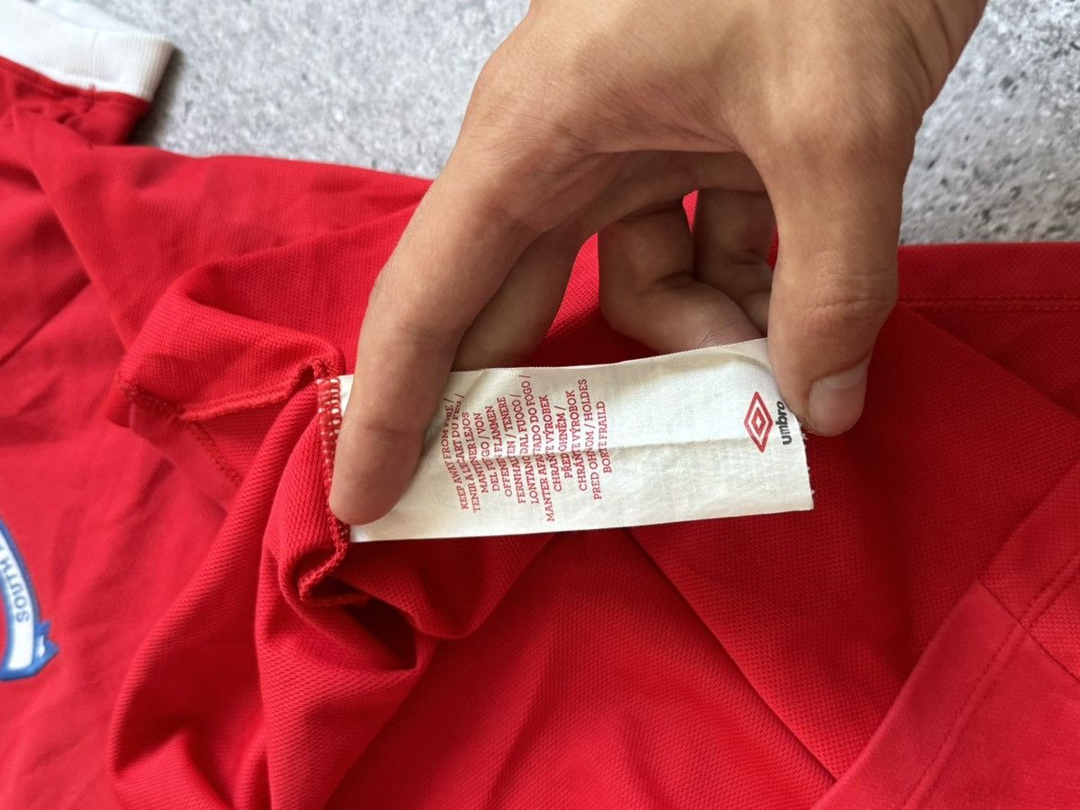 Umbro × Vintage Vintage Umbro England South Africa red jersey t-shirt Size US M / EU 48-50 / 2 - 9 Thumbnail