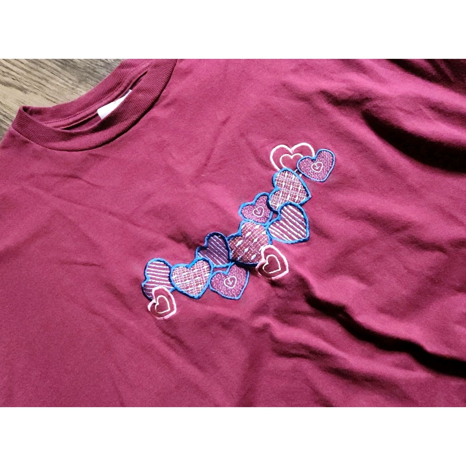 Jerzees VINTAGE Mens XL Embroidered Hearts Valentines Grandma T Shirt Size US XL / EU 56 / 4 - 2 Thumbnail