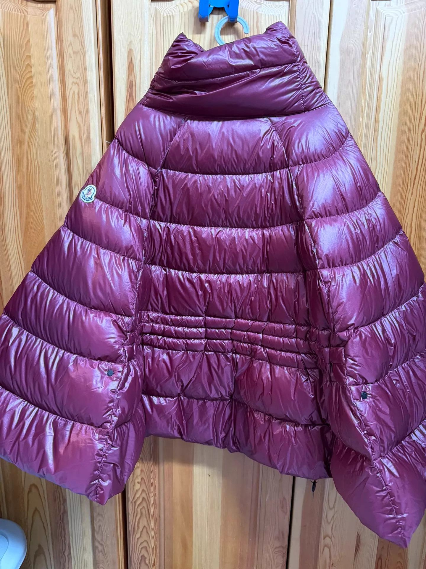 Moncler Moncler Burgundy Caped Puffer Coat Size 2 Size XS / US 0-2 / IT 36-38 - 2 Thumbnail