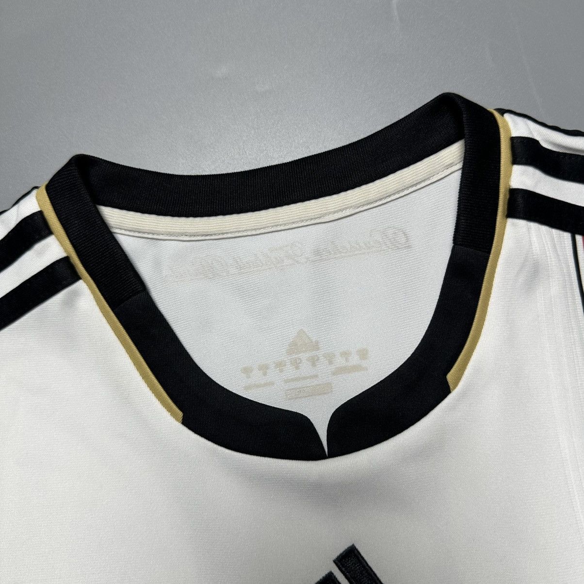 Vintage GERMANY ADIDAS 2010 WORLD CUP FOOTBALL JERSEY #8 OZIL Size US M / EU 48-50 / 2 - 6 Thumbnail