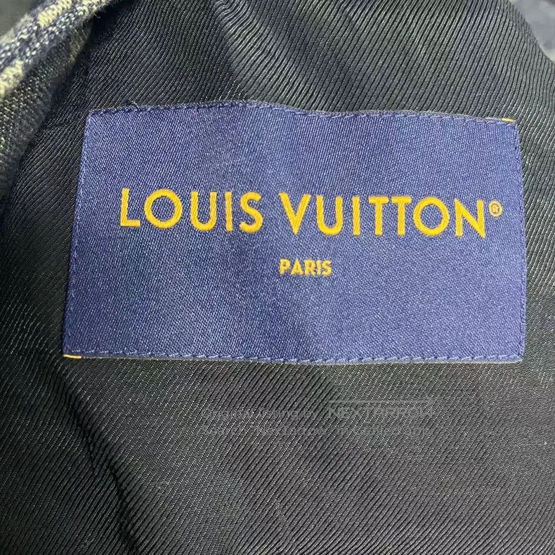 Louis Vuitton Louis Vuitton 25 New Indigo Serpentine Denim Single Breast Size US L / EU 52-54 / 3 - 3 Thumbnail