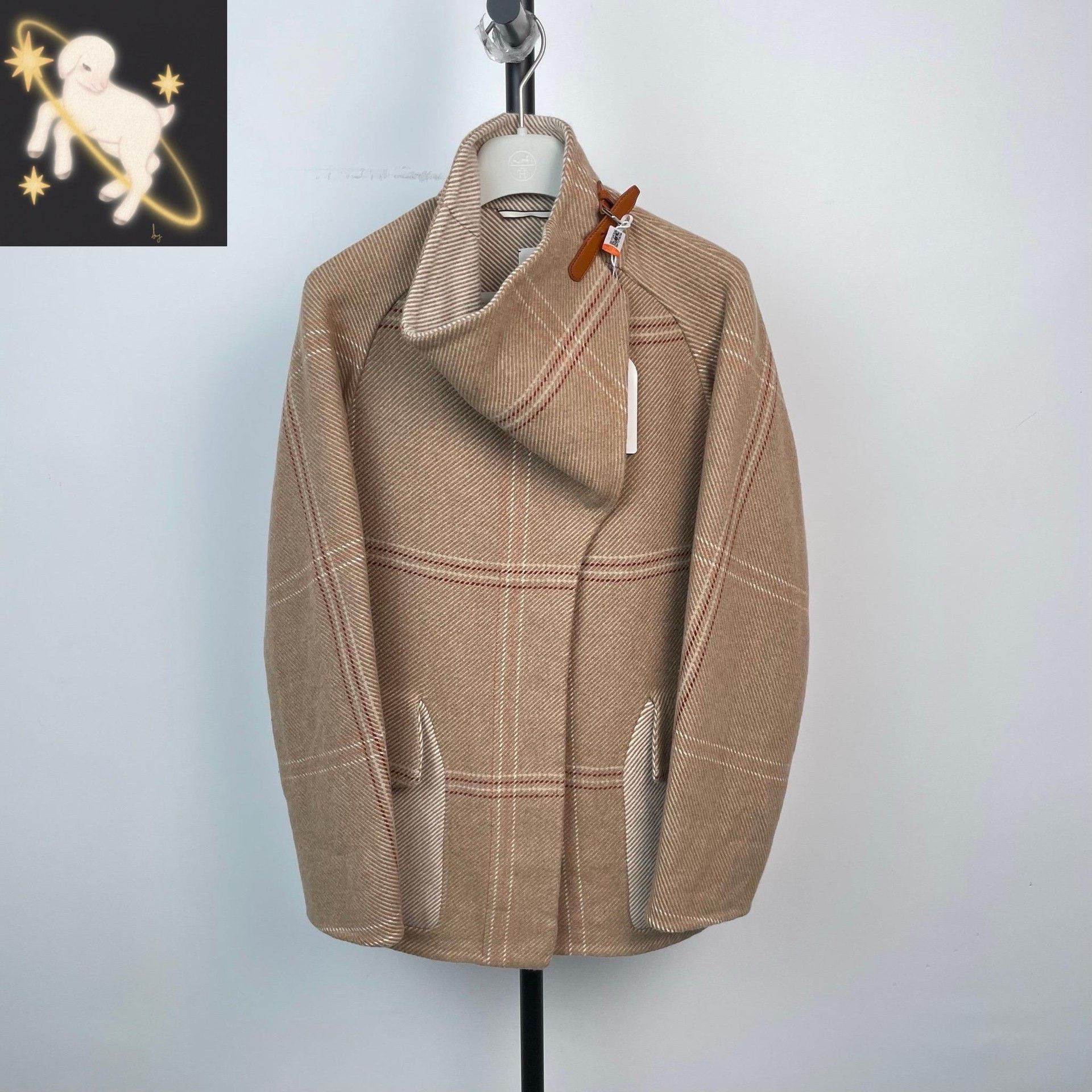 Hermes Hermes Plaid Beige Coat M Women Size M / US 6-8 / IT 42-44 - 1 Thumbnail