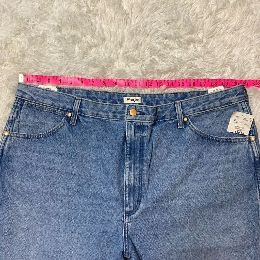 Wrangler Wrangler Wrock High Rise Kicked Flare Jean Raw Hem 35x27 NEW Size 35" - 10 Thumbnail