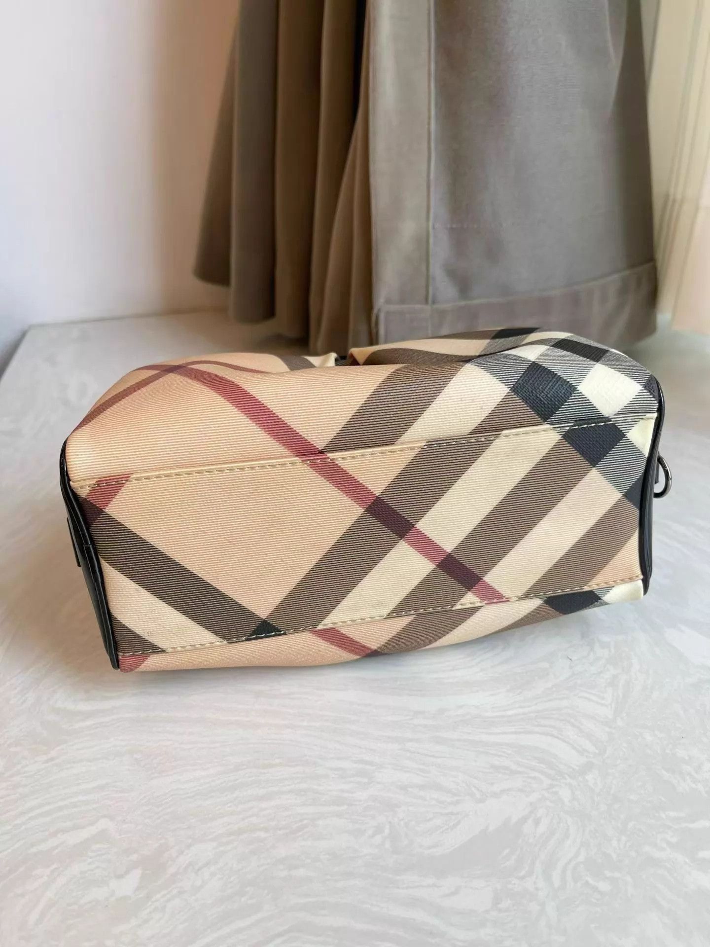 Burberry Burberry Check Toiletry Bag 21x11x9 Brand New AE812 Size ONE SIZE - 5 Thumbnail