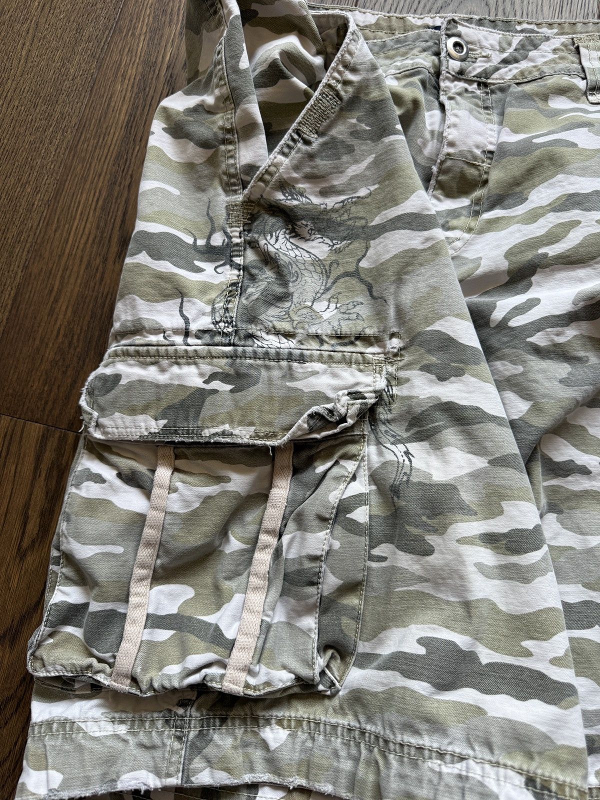 Vintage Vintage Y2K No Boundaries Dragon Camo Cargo Shorts Size US 38 / EU 54 - 6 Thumbnail