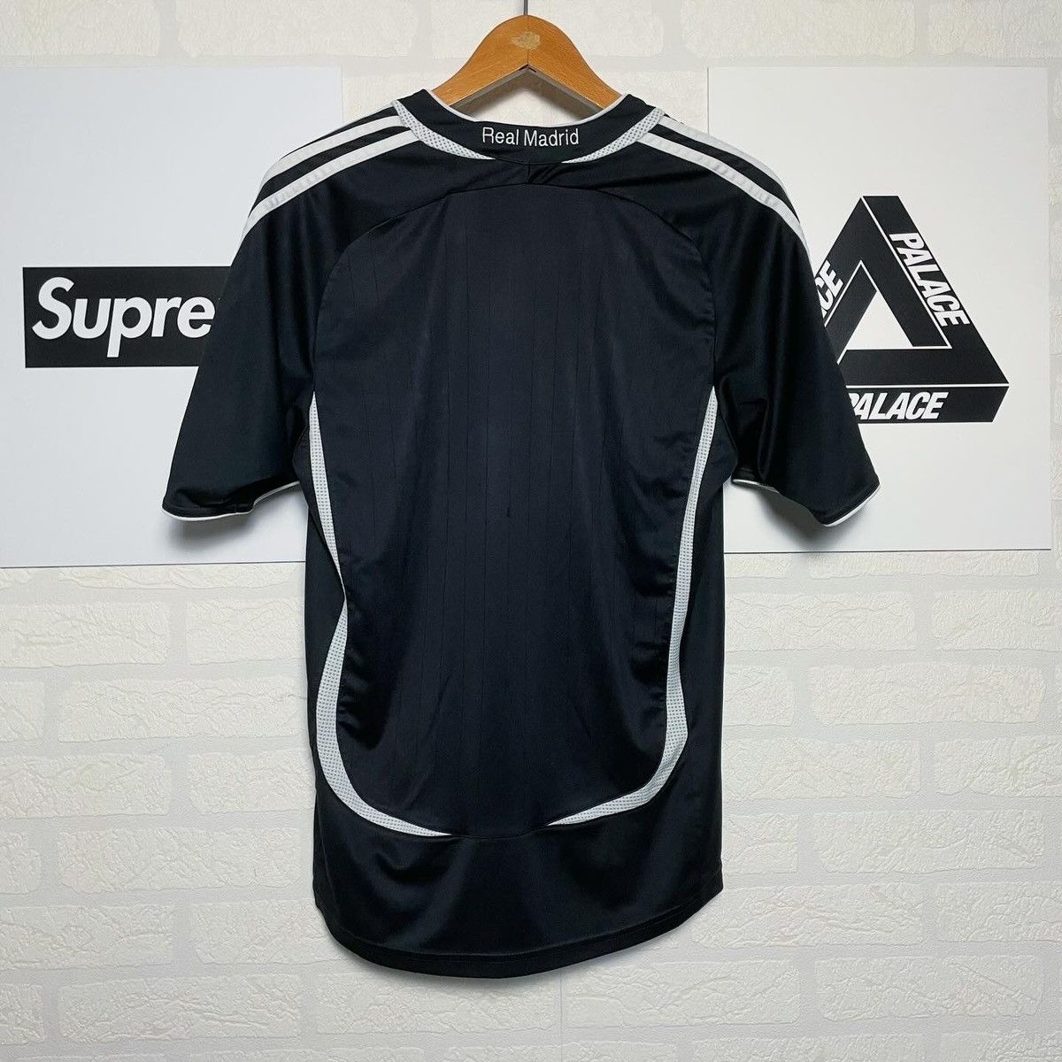 Adidas × Vintage 2006/07 Adidas Real Madrid FIFA Award Away Soccer Jersey Size US S / EU 44-46 / 1 - 2 Thumbnail