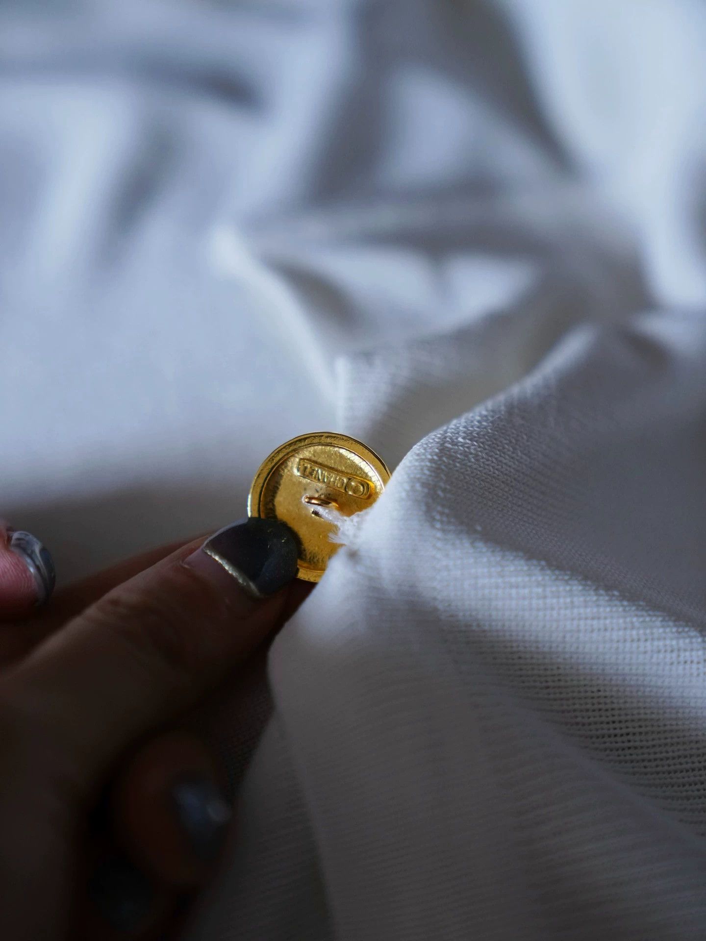 Chanel Chanel Vintage White Collared Knit Sweater w/ Gold Buttons Size S / US 4 / IT 40 - 7 Thumbnail