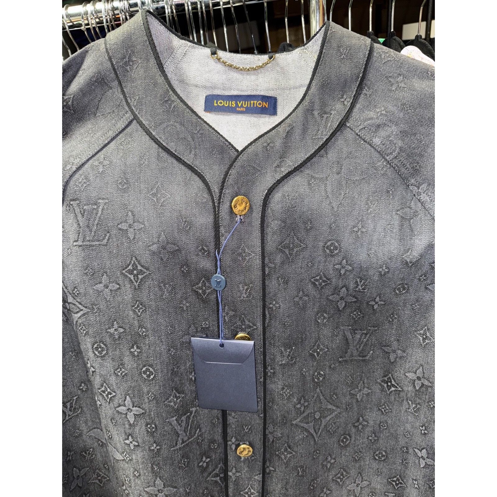 Louis Vuitton Louis Vuitton Black Embossed Monogram Logo Baseball Shirt Size US L / EU 52-54 / 3 - 14 Thumbnail