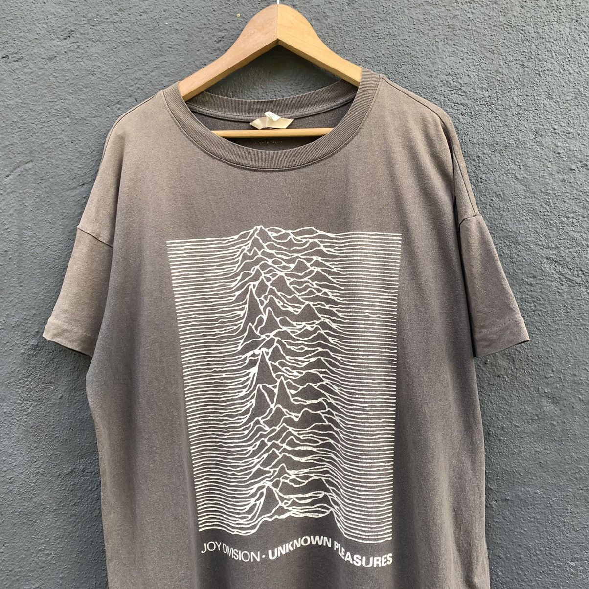 Band Tees Thrashed Faded Joy Division Unknown Pleasures x H&m Band Tee Size US XXL / EU 58 / 5 - 2 Thumbnail
