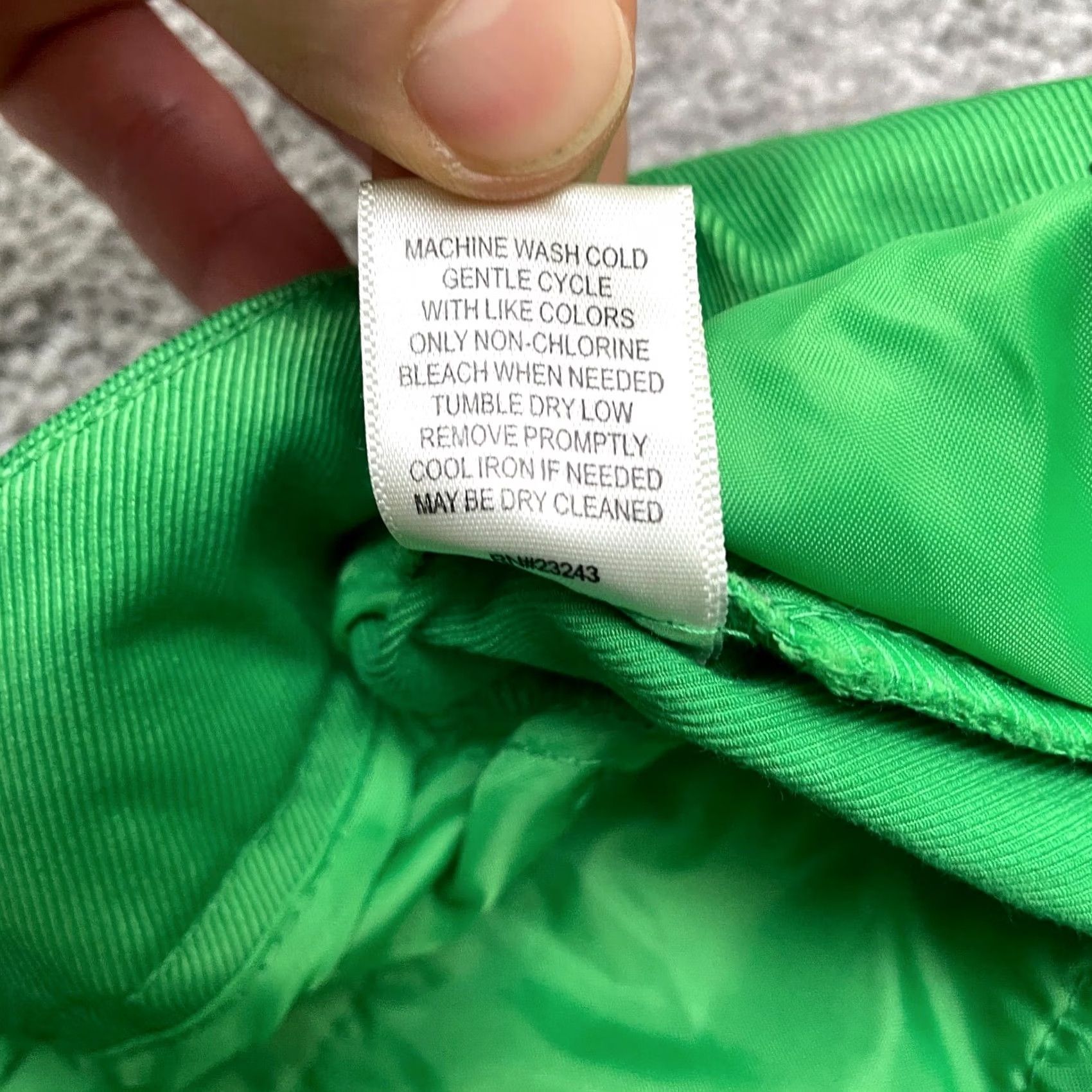 Vintage 7th Avenue Bermuda Shorts Women 0 Green Mid Rise Flat Front Casual Outdoor Pants Bermuda Shirt? Size 25" / US 0 / IT 36 - 7 Thumbnail