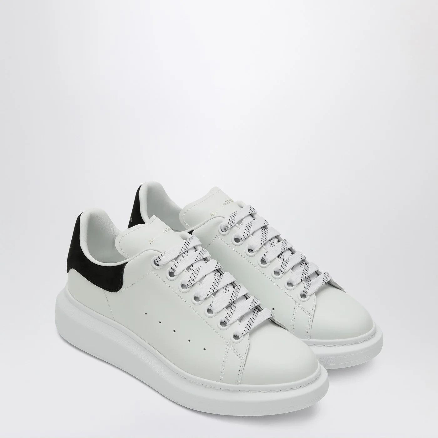 Alexander McQueen o1d2blof0426 Oversize Sneakers in White/Black Size US 9.5 / IT 39.5 - 2 Thumbnail