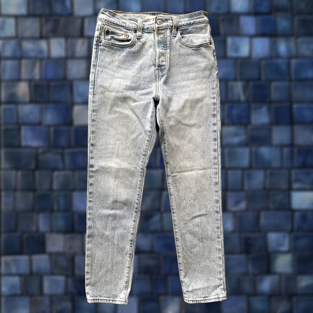 Levi's Levi's Wedgie Fit Jeans Womens 26x27 Button Fly Light Blue Denim 90s Mom Style"} Size 26" / US 2 / IT 38 - 1 Thumbnail