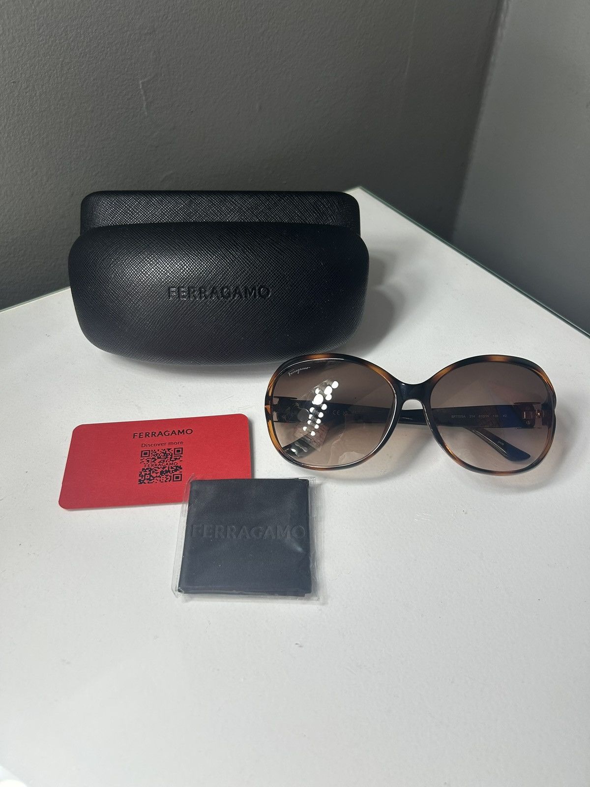 Salvatore Ferragamo Salvatore Ferragamo SF770SA Havana Brown Tortoise Sunglasses Size ONE SIZE - 1 Thumbnail