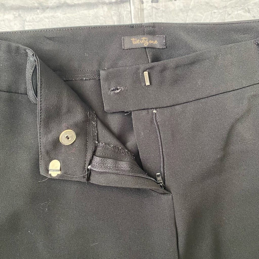 Forever 21 Forever 21 women L flat front pull on dress pants black Size 34" / US 12 / IT 48 - 4 Thumbnail
