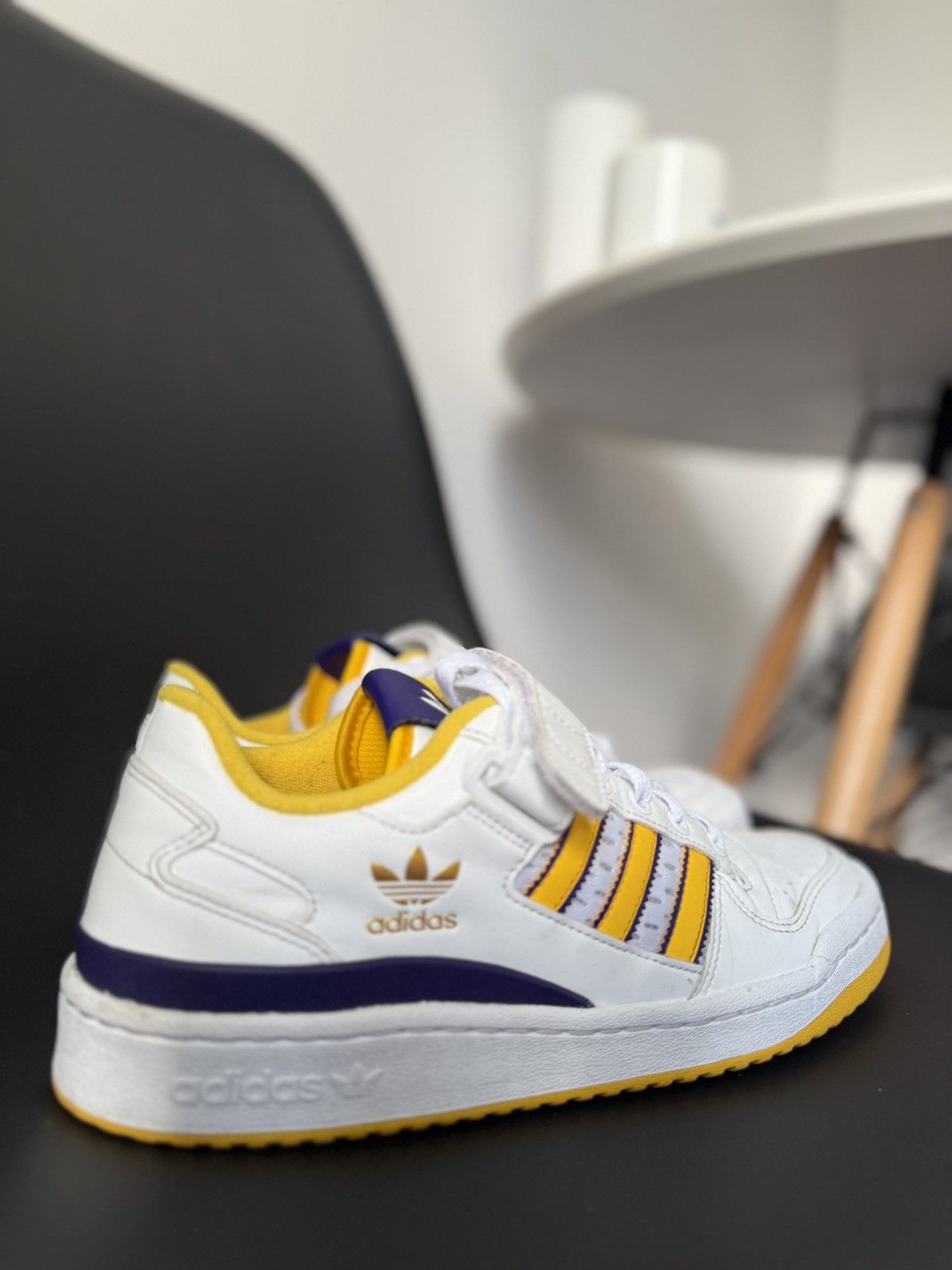 Adidas Adidas forum lakers Size US 8 / EU 41 - 2 Thumbnail
