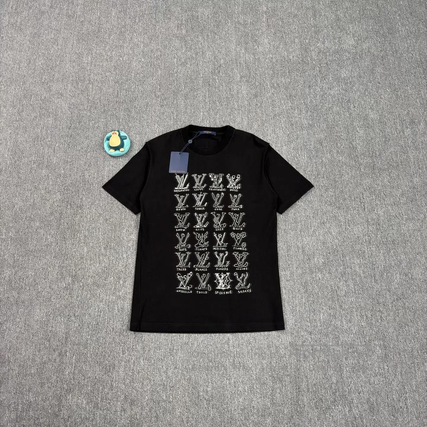 Louis Vuitton LV Multi-Element Gesture Logo Black T-Shirt. Size US L / EU 52-54 / 3 - 1 Thumbnail