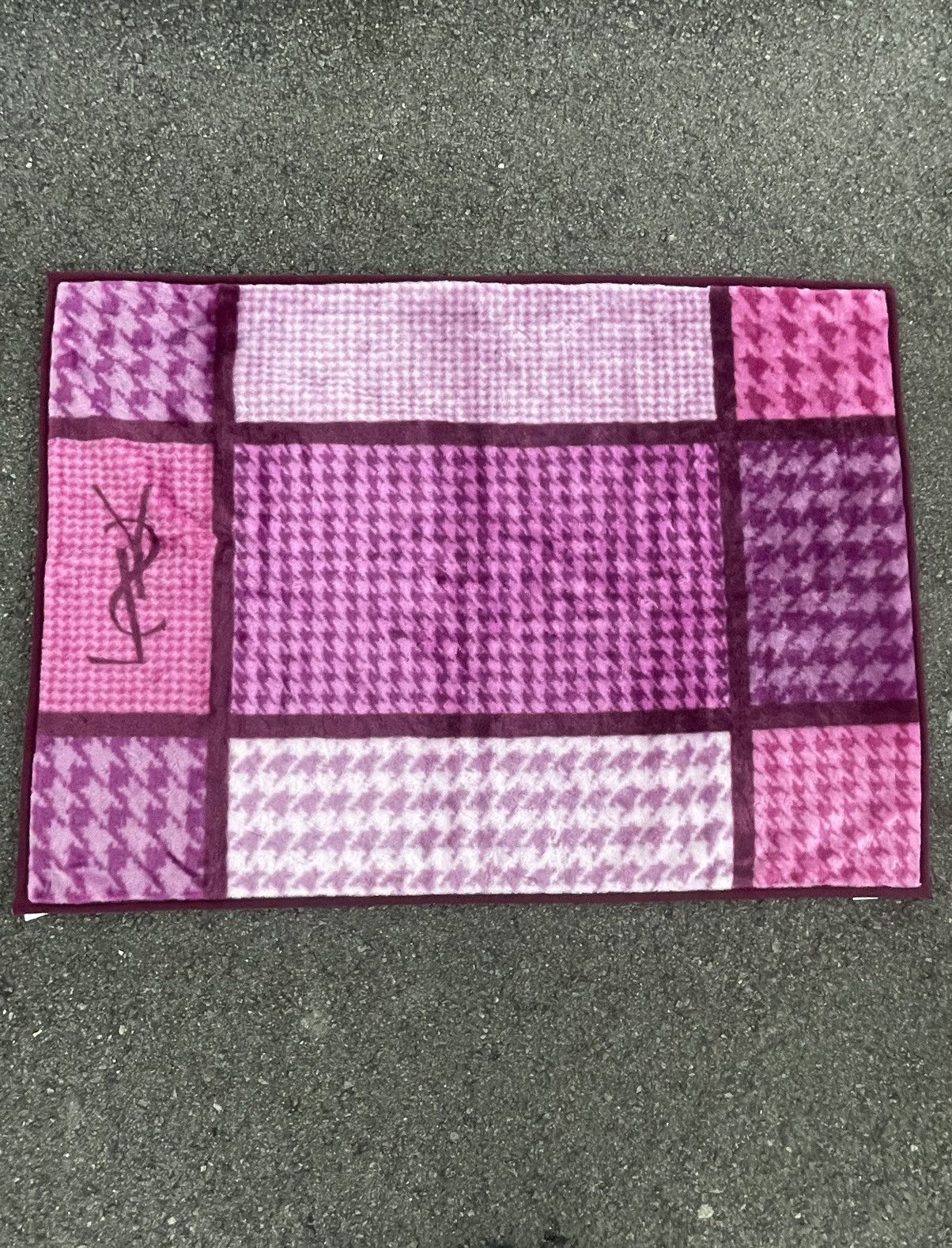 Yves Saint Laurent Yves Saint Laurent Blanket Carpet Size ONE SIZE - 8 Thumbnail