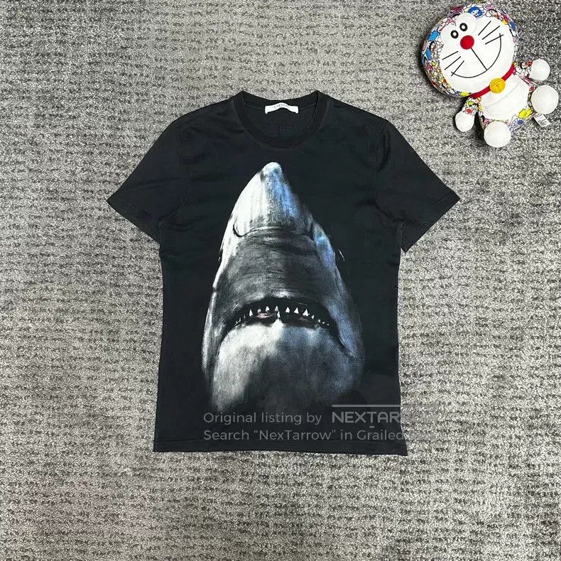 Givenchy Givenchy Shark Short Sleeve DY6843 Size US S / EU 44-46 / 1 - 1 Thumbnail