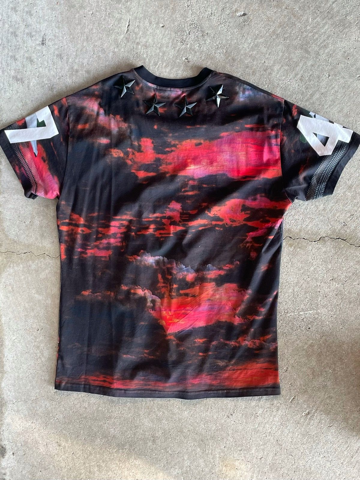 Givenchy Rare Tischi Givenchy Red Air Plane T-shirt Size US L / EU 52-54 / 3 - 2 Thumbnail