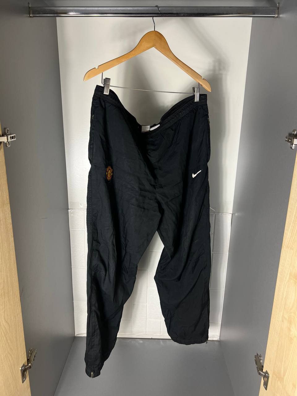 Nike VINTAGE NIKE FC MANCHESTER UNITED ENGLAND SOCCER PANTS Y2K Size US L / EU 52-54 / 3 - 3 Thumbnail