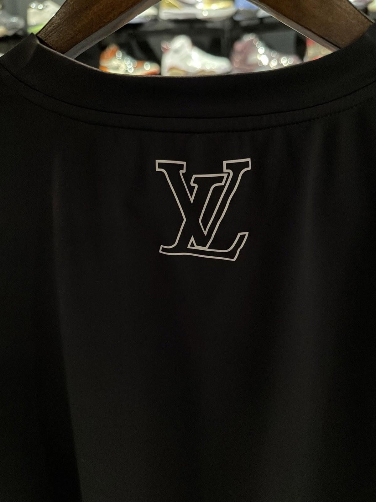 Louis Vuitton LOUIS VUITTON T-Shirt LV Tee Silk Black Size (L) Authentic Size US L / EU 52-54 / 3 - 9 Thumbnail