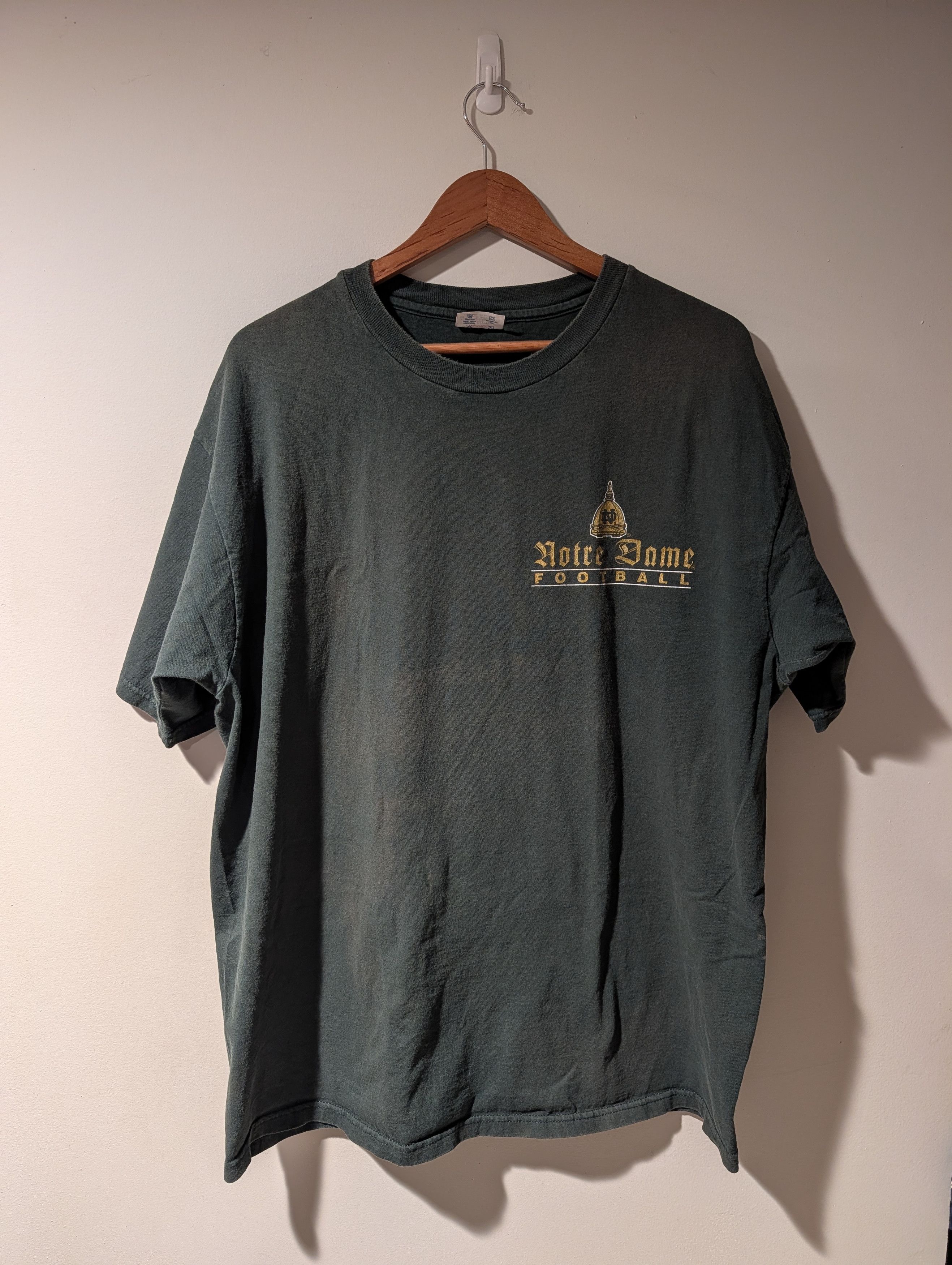 NCAA Vintage Notre Dame Football Shirt Sun Faded Thrashed Tee Size US XL / EU 56 / 4 - 10 Thumbnail