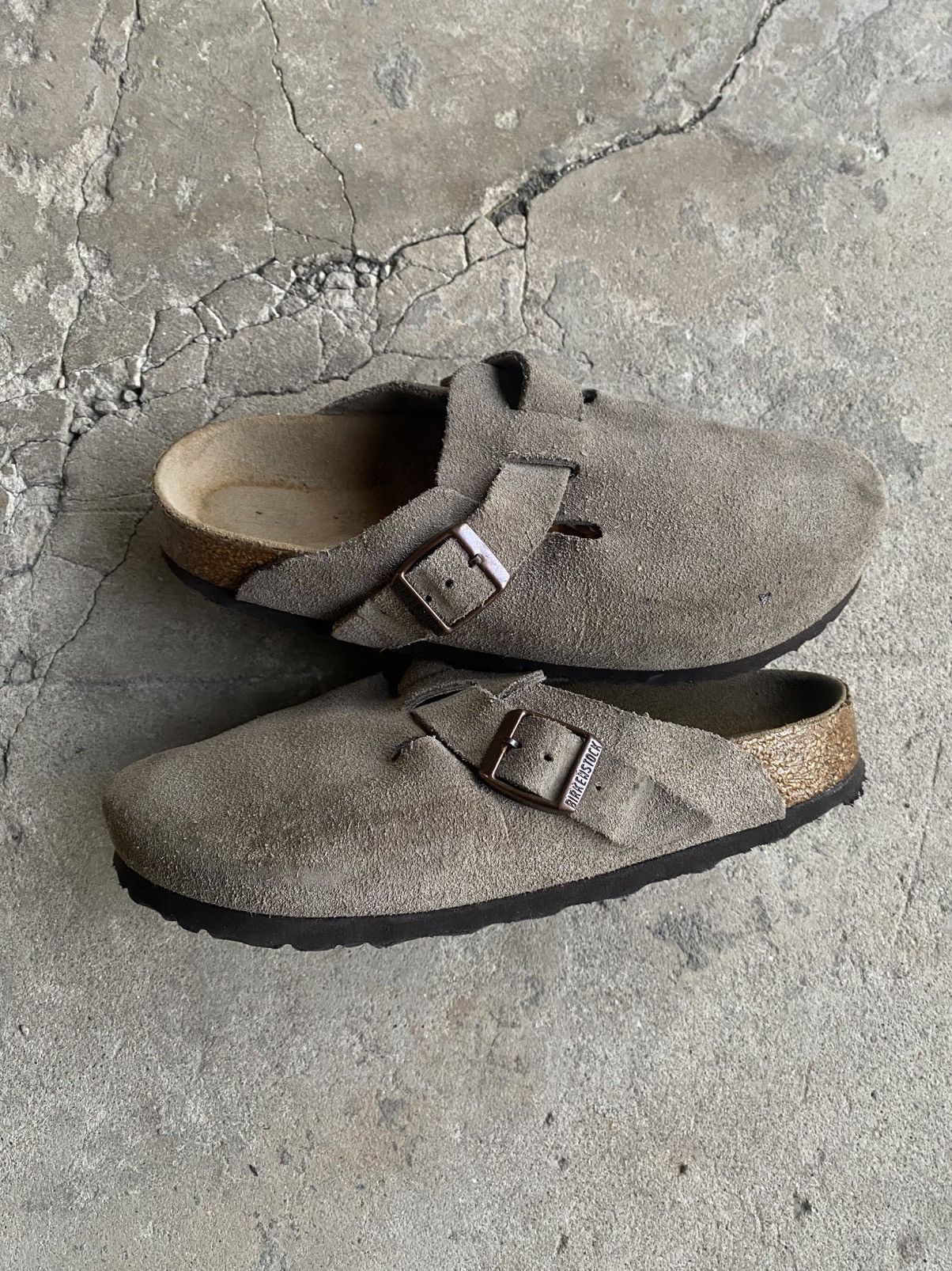Birkenstock Birkenstock Boston Taupe Suede Soft Footbed Size US 7 / EU 40 - 12 Thumbnail