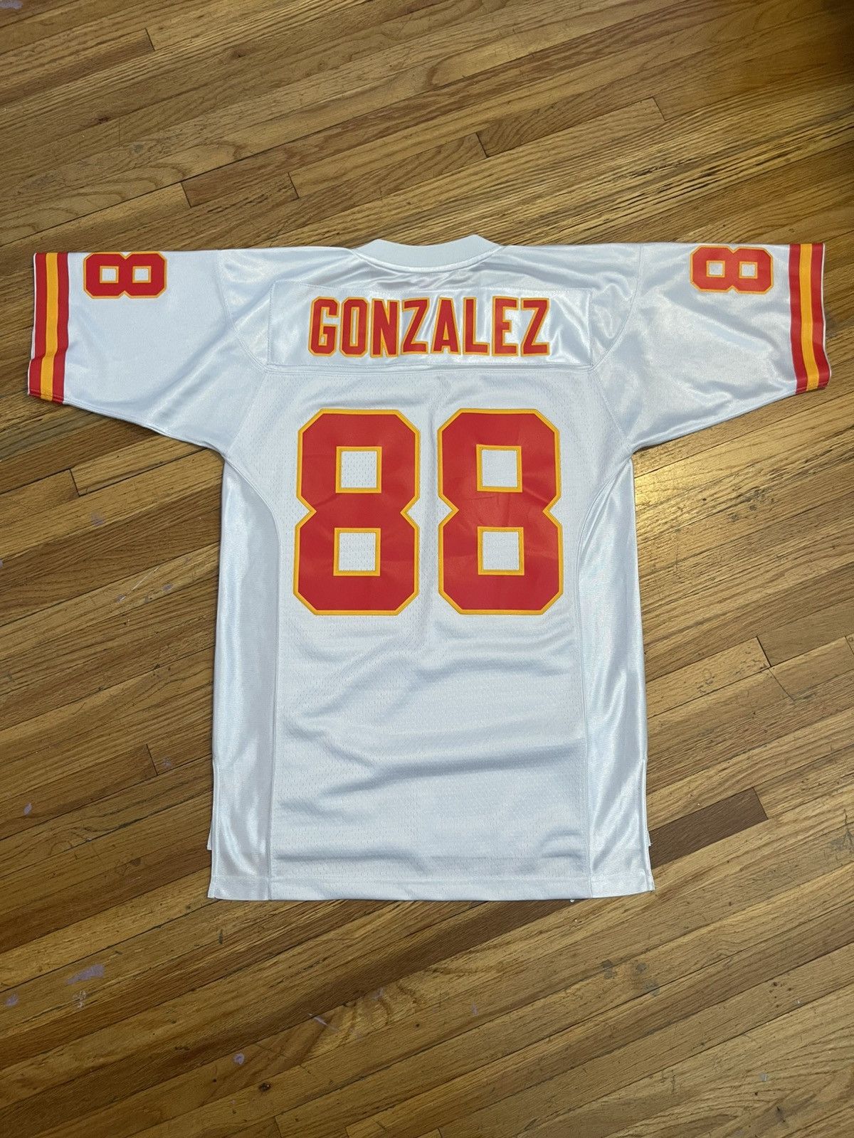 Mitchell & Ness 2004 Tony Gonzalez Kansas City Chiefs Legacy jersey Size US S / EU 44-46 / 1 - 2 Thumbnail