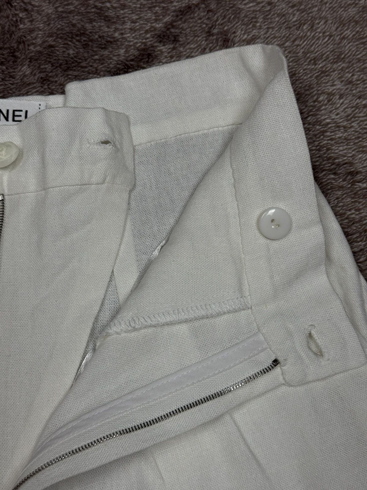 Chanel Chanel Off White Linen Textured Pleat Pocket Shorts Size 34 Size 24" / US 00 / IT 34 - 12 Thumbnail