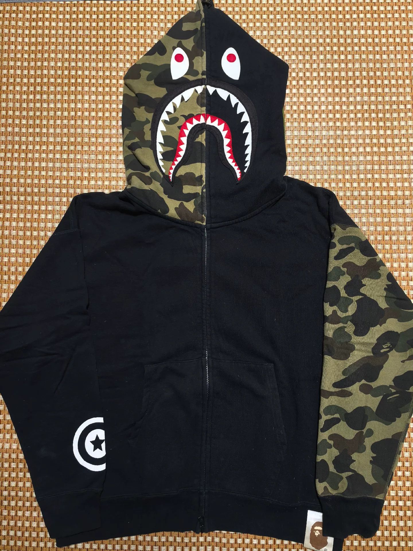 Bape Bape Multi Shark Sweatshirt Pullover Size US L / EU 52-54 / 3 - 1 Thumbnail