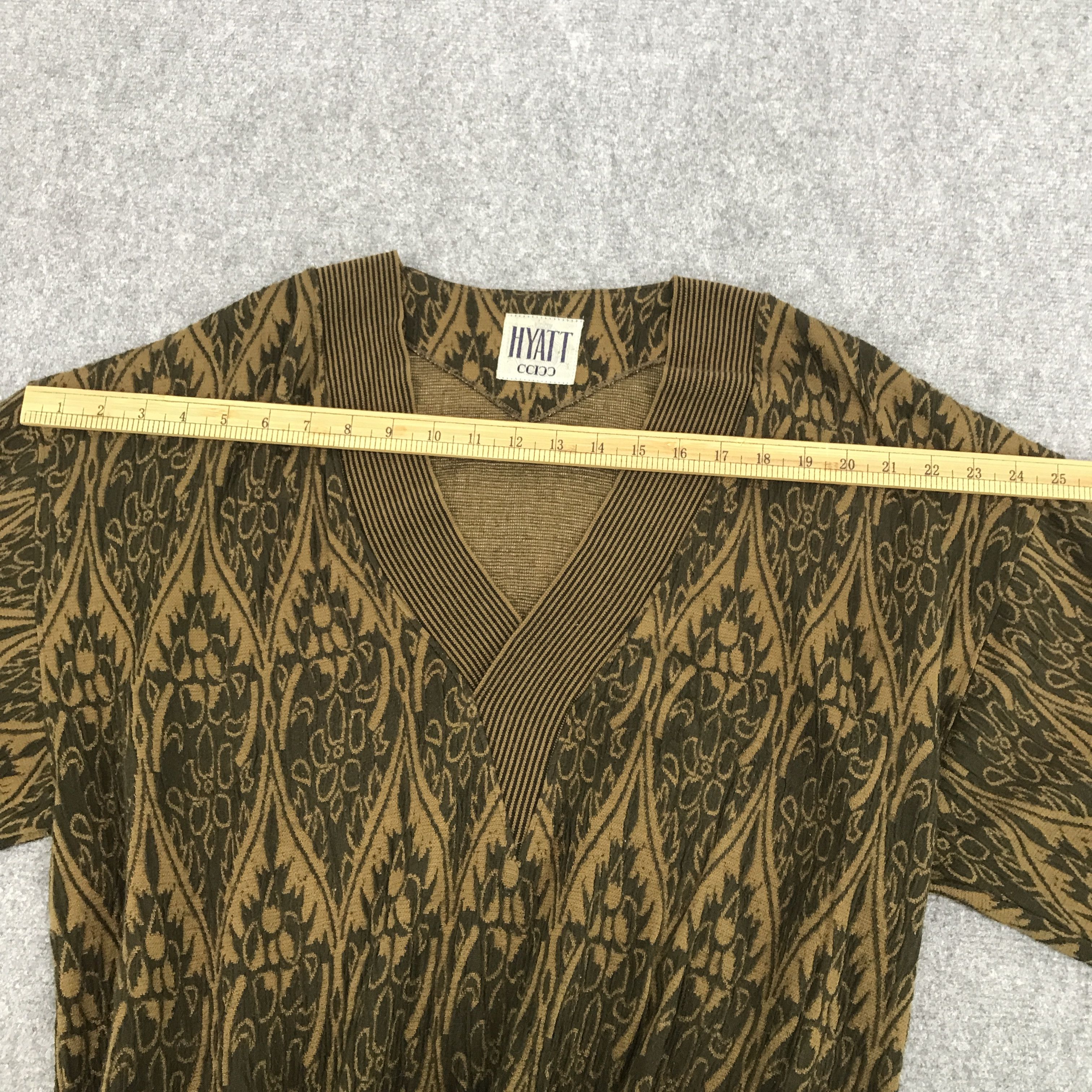 Colette Hyatt × Japanese Brand Rare🔥hyatt college V Neck design sweatshirt Size US L / EU 52-54 / 3 - 5 Thumbnail