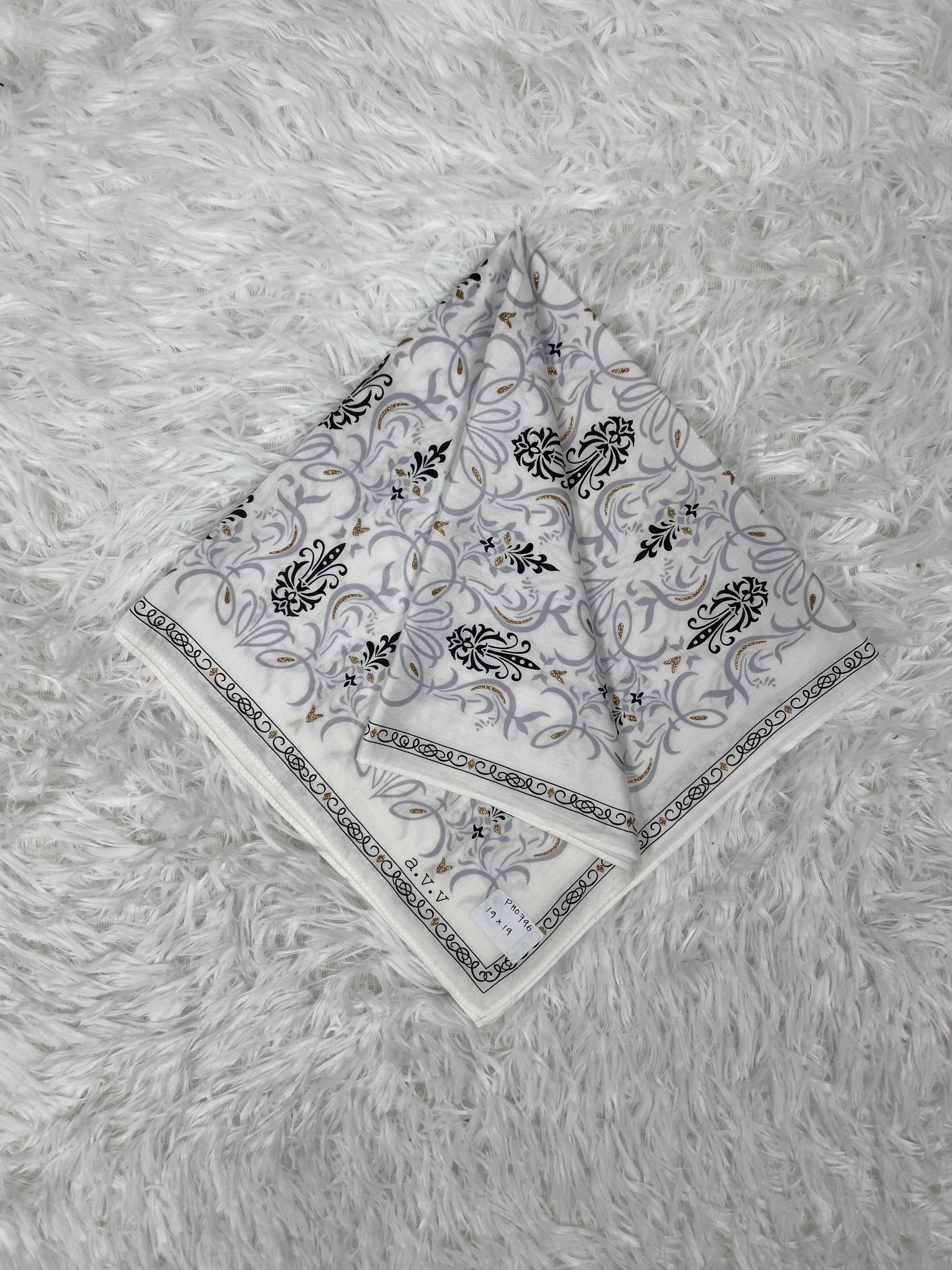 Vintage Vintage A.V.V Handkerchief Neckerchief PH0796 Size ONE SIZE - 1 Thumbnail