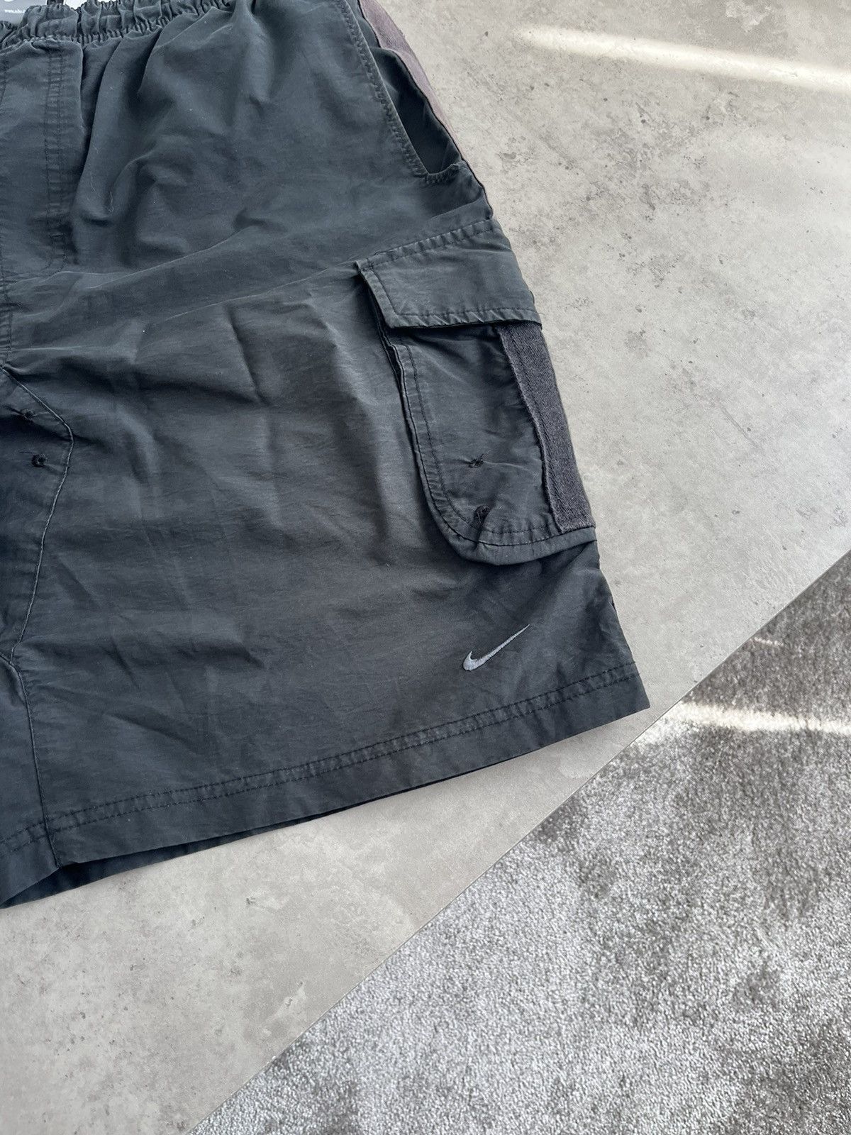 Vintage Vintage Nike Hype Cargo Shorts Size US 34 / EU 50 - 2 Thumbnail