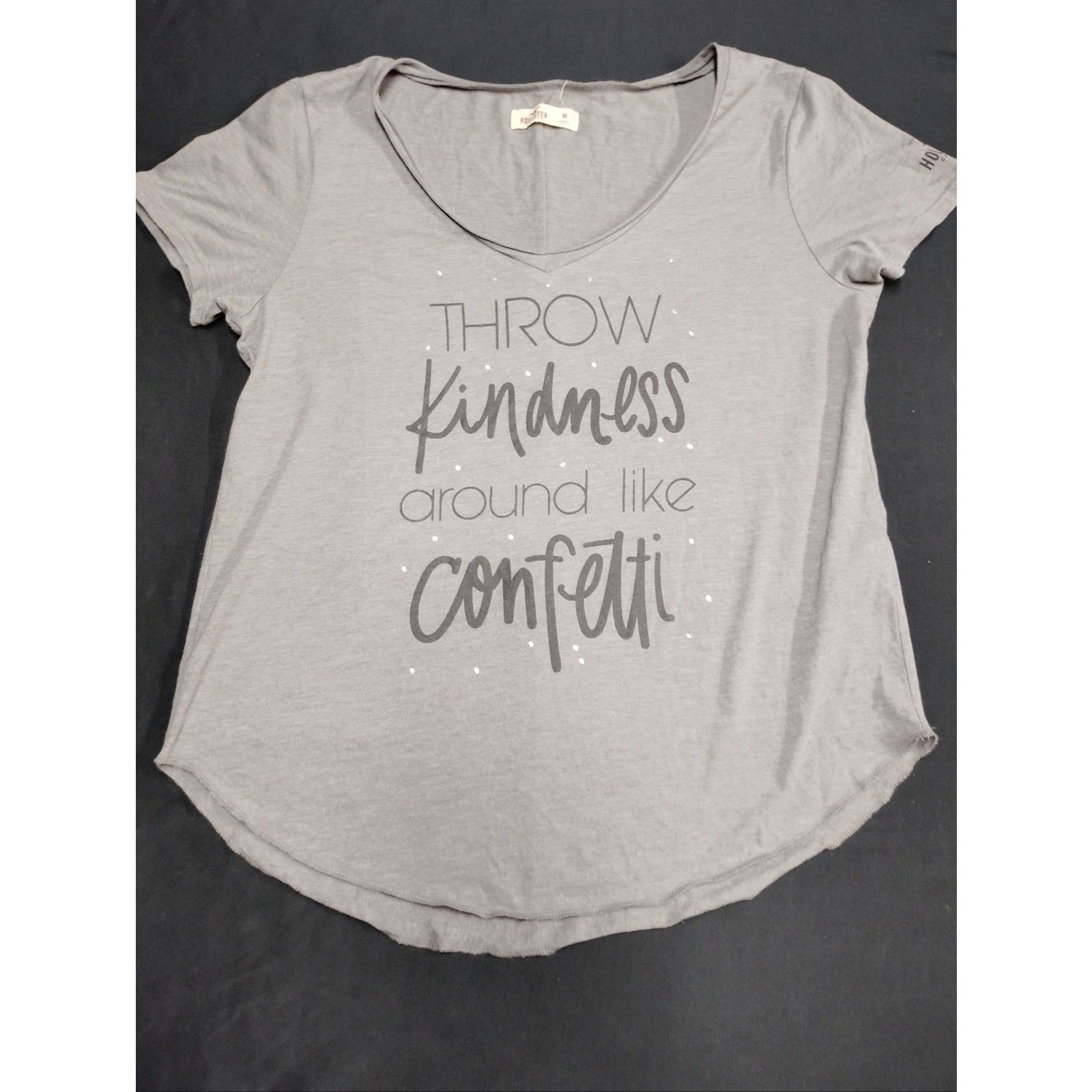 Hollister Hollister Gray V-Neck 'Throw Kindness Around Like Confetti' Size M / US 6-8 / IT 42-44 - 1 Thumbnail