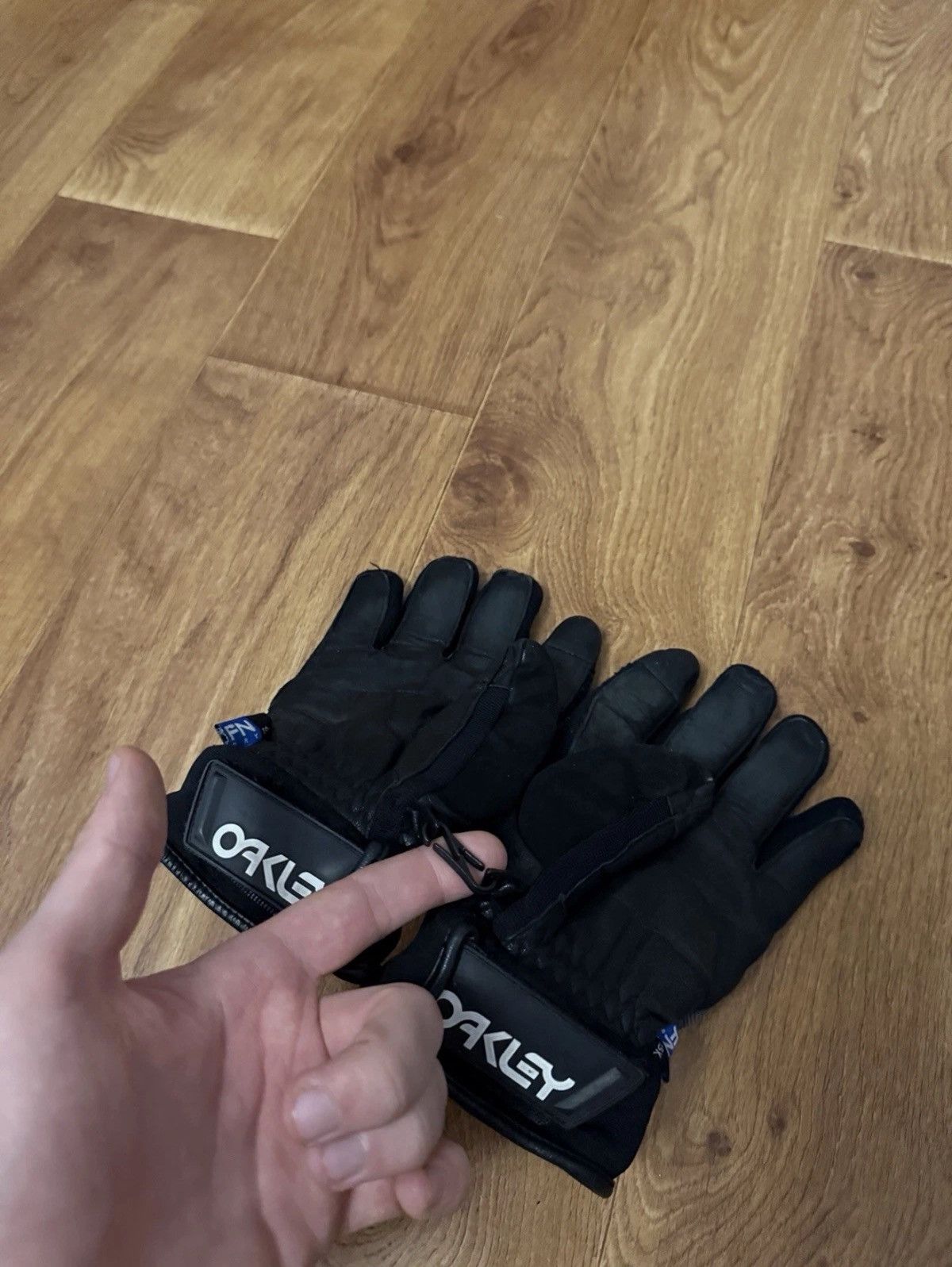 Oakley Oakley Ski Gloves Motorcycle Huge Logo FN Dry Sz L Size ONE SIZE - 7 Thumbnail
