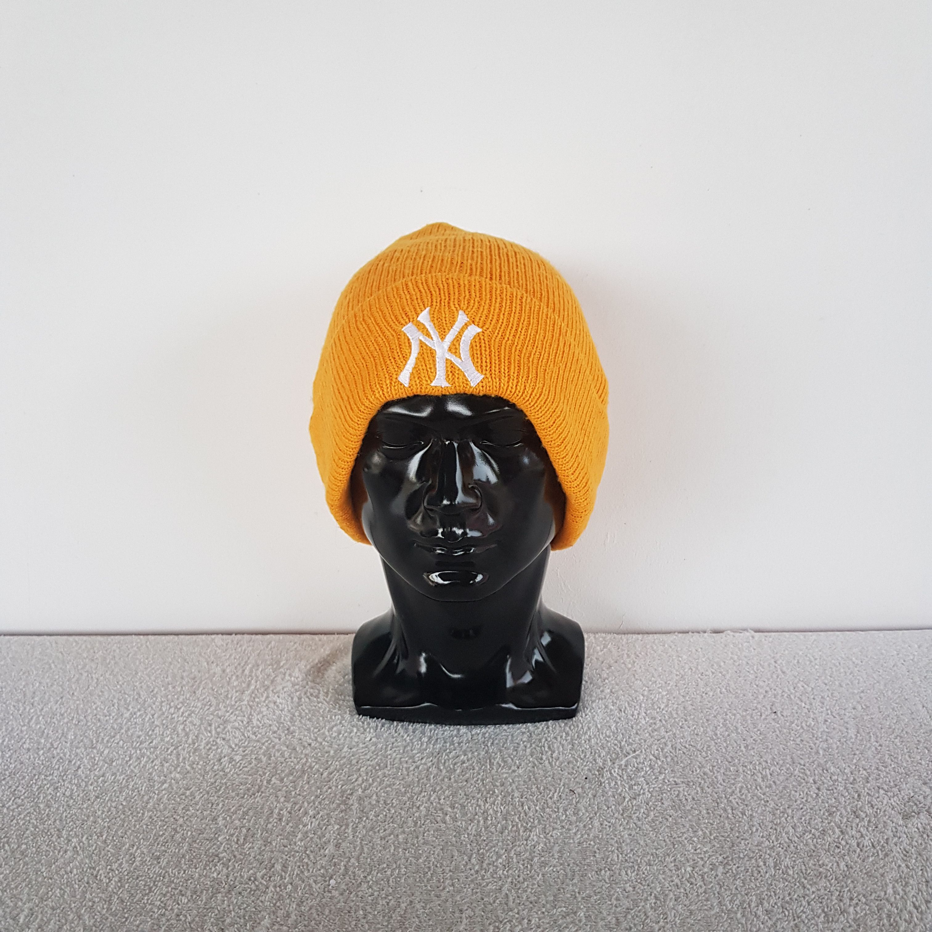 New York Yankees Vintage New York Yankees Beanie MLB Knit Snow Caps Ski Hats. Size ONE SIZE - 1 Thumbnail