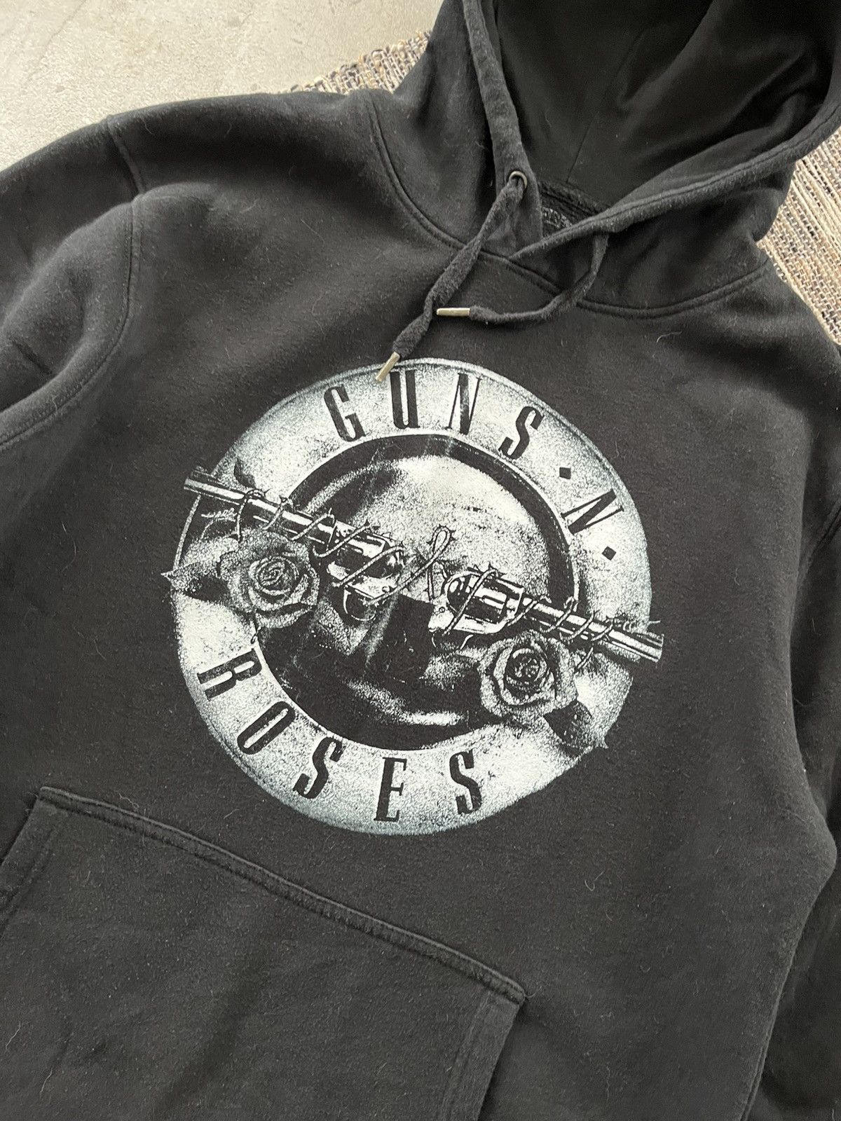 Guns N' Roses Vintage Guns N’Rose Tour Black Multi Logo Y2K Rock Hoodie Size US M / EU 48-50 / 2 - 9 Thumbnail