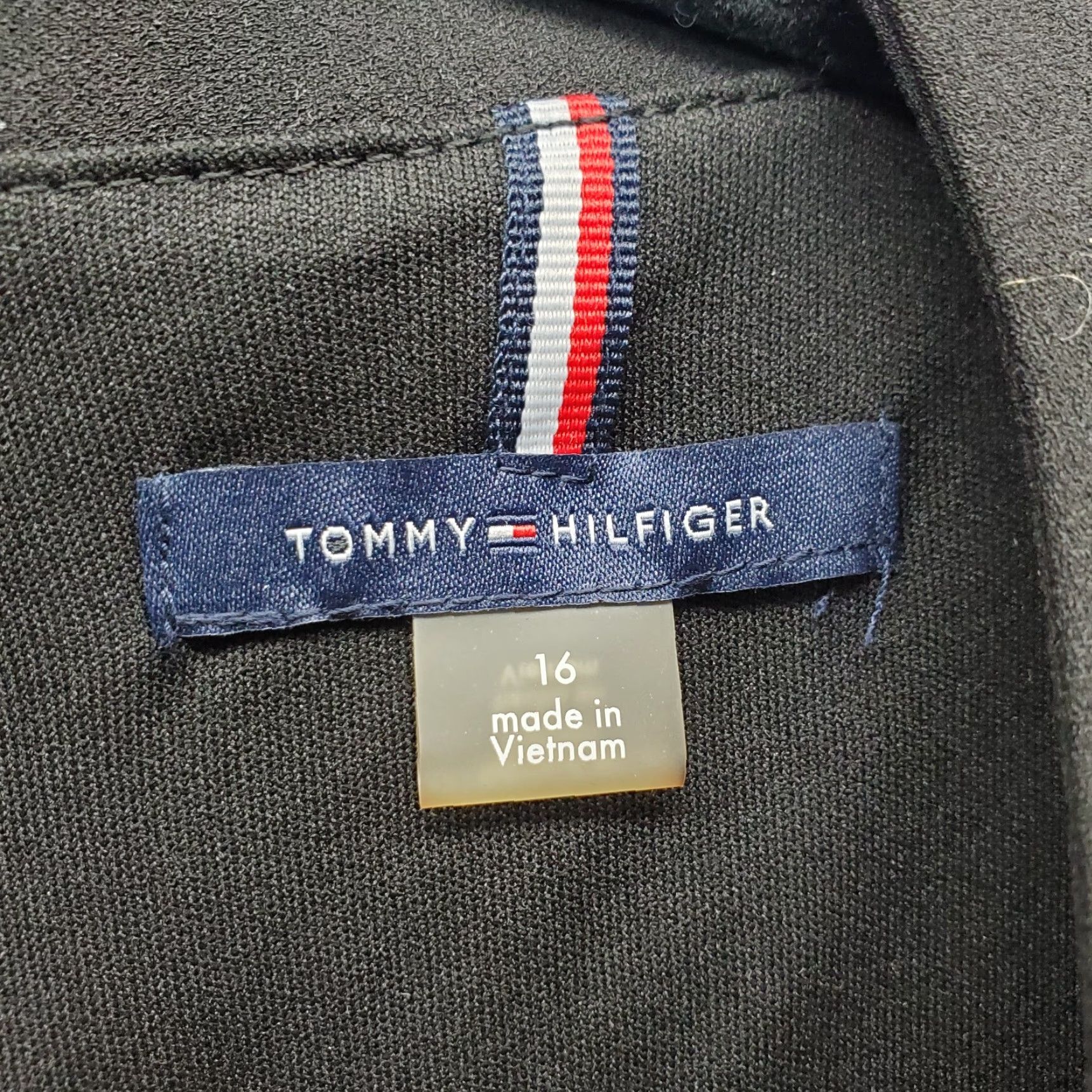 Tommy Hilfiger Tommy Hilfiger Shift Dress Womens 16 Black Crew Neck Button Detail Back Zip Shirt Womens Size 16 Black Casual Dress 90s? Size XXL / US 16-18 / IT 52-54 - 3 Thumbnail