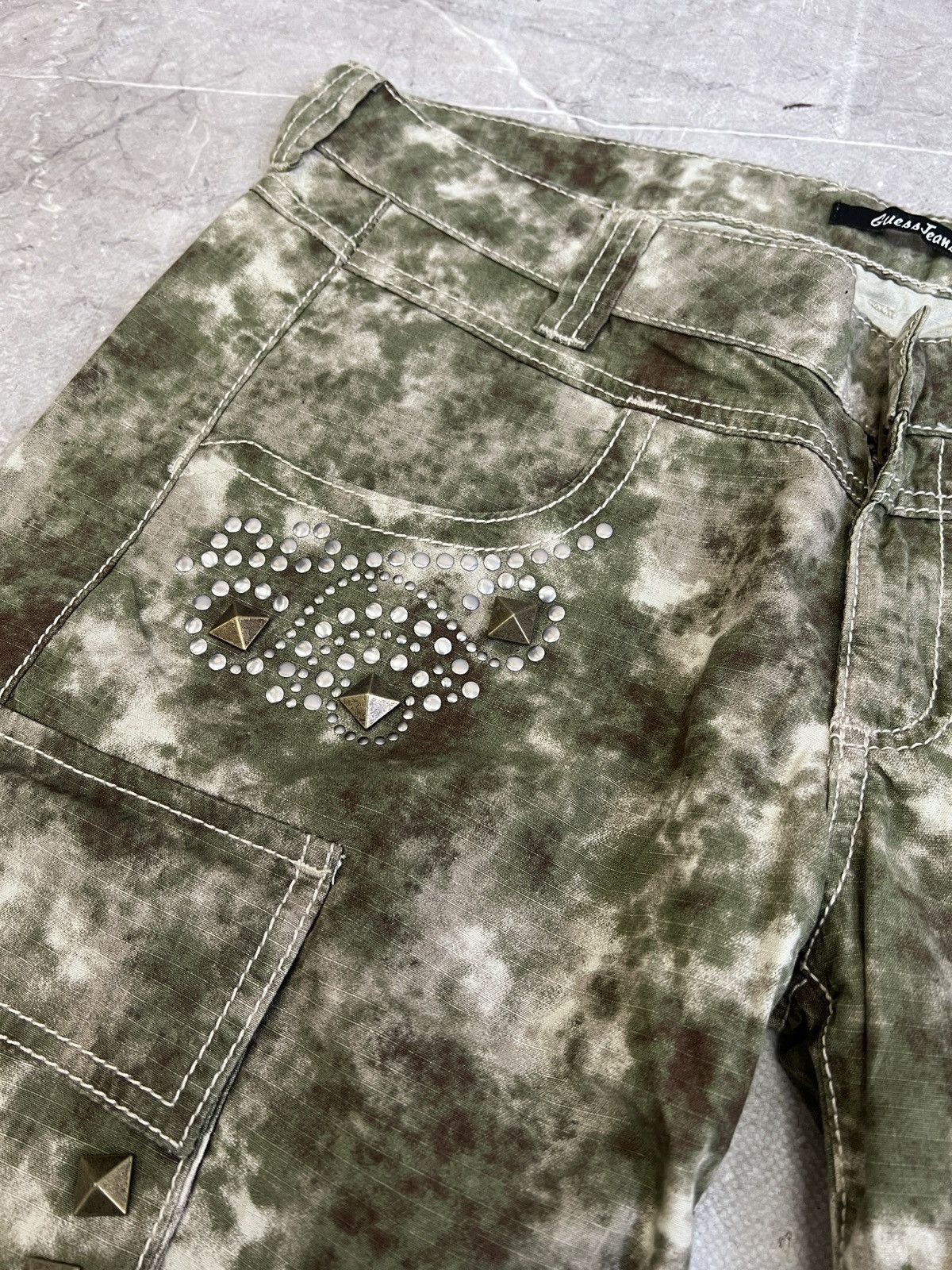 Guess Vintage streetwear camo cargo shorts y2k style hype Size US 30 / EU 46 - 4 Thumbnail