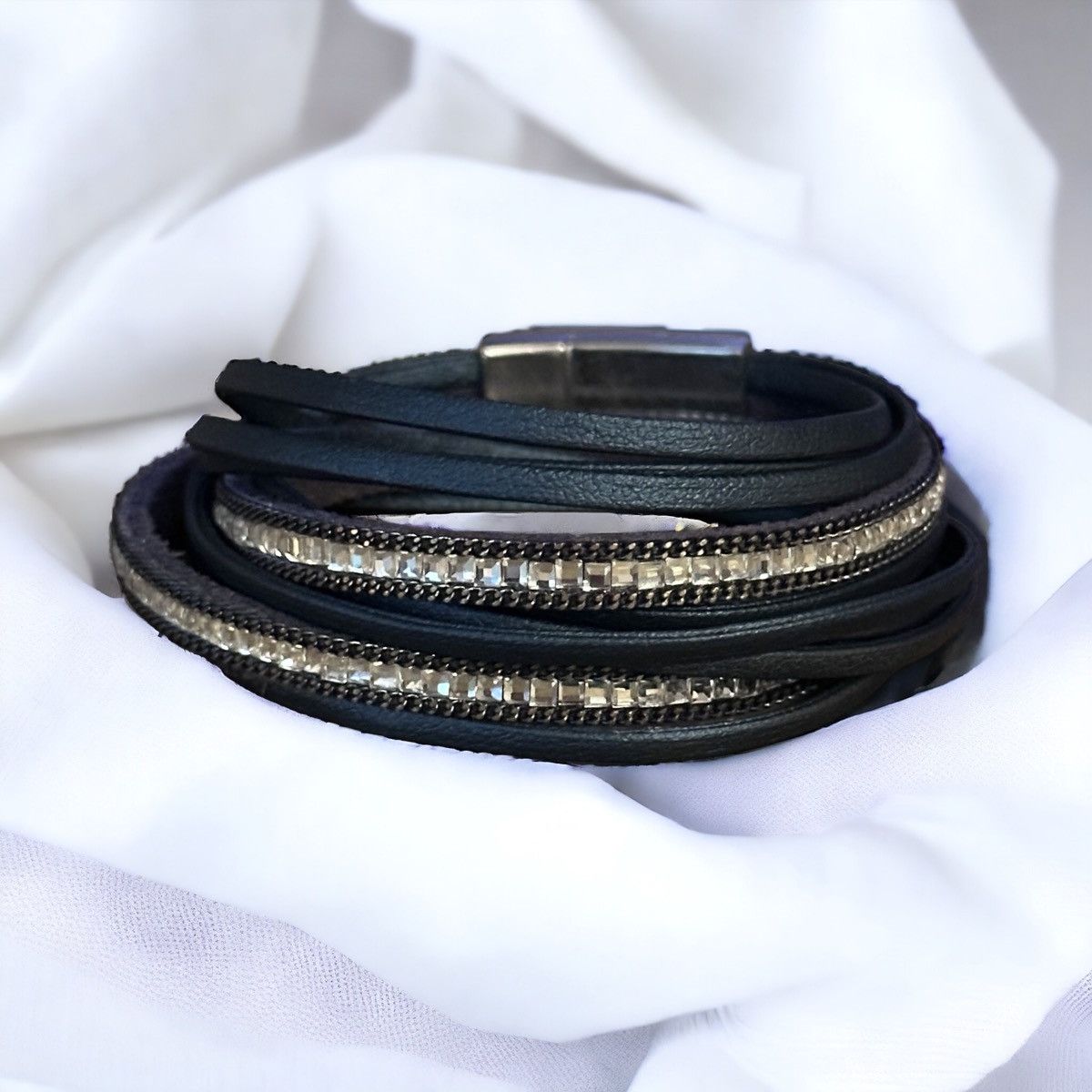 Other Multi strand layered rhinestone leather bracelet Size ONE SIZE - 1 Thumbnail